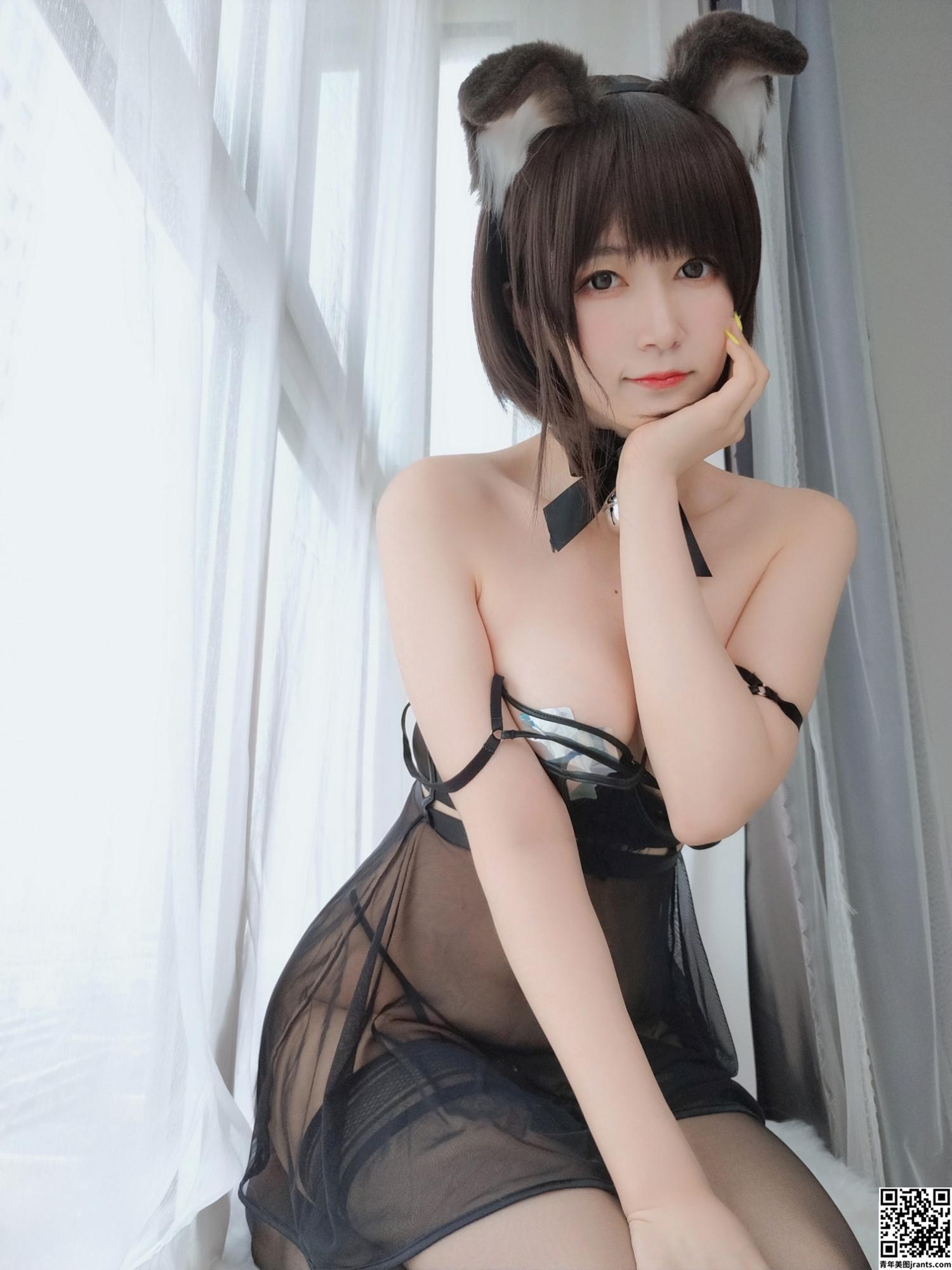 Silver 81 „Black Sexy Dress 2“ kam in Sicht und sah Dong Weitiao (61P) an.