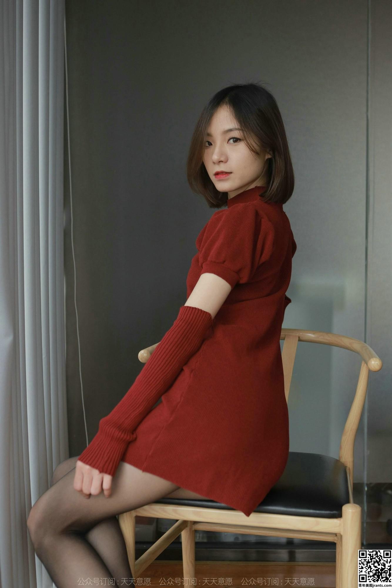 [IESS] Model: Xiaoliu &#8220;Selfie dalam Gaun Merah dan Sutra&#8221; (84P)