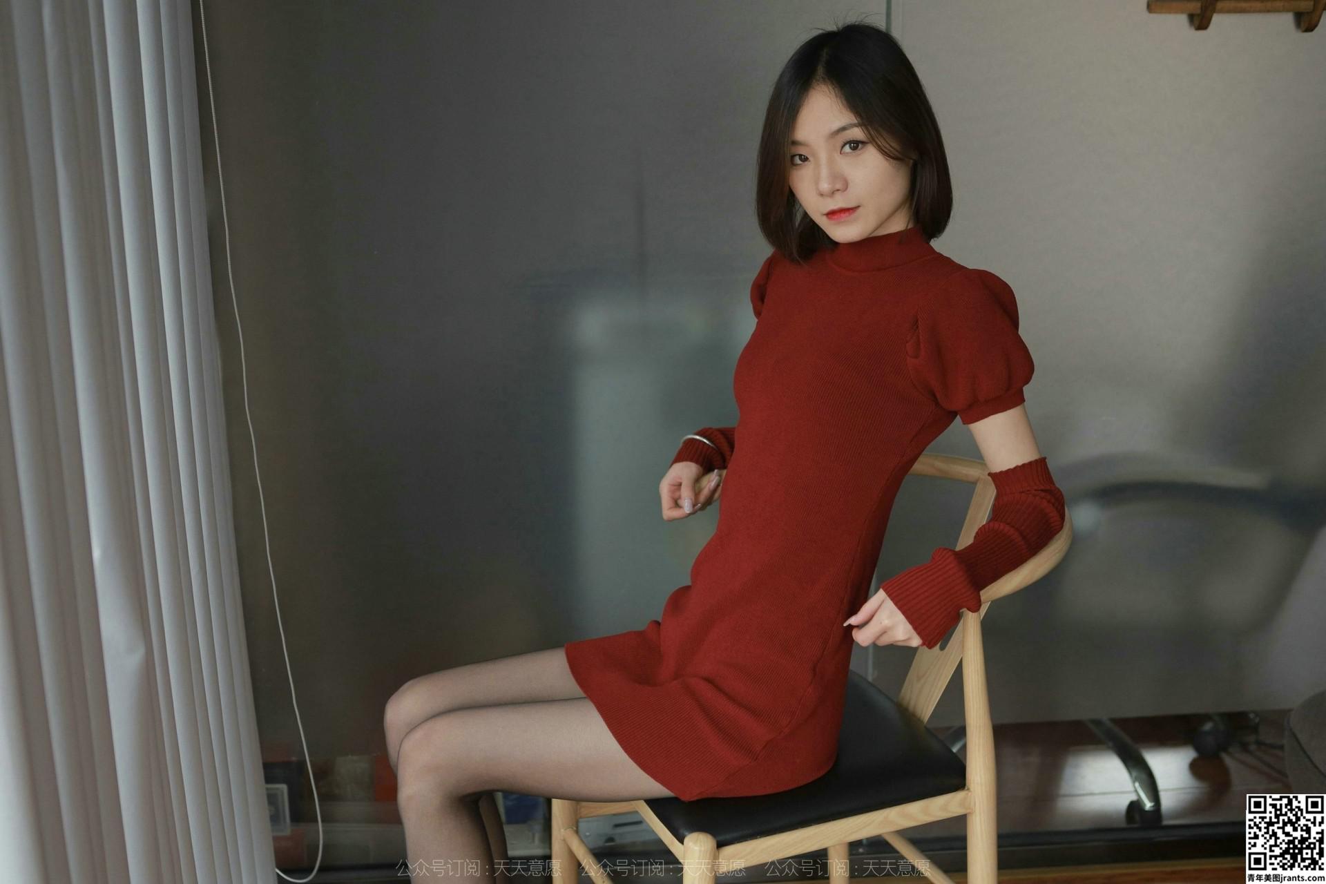 [IESS] Model: Xiaoliu &#8220;Selfie dalam Gaun Merah dan Sutra&#8221; (84P)