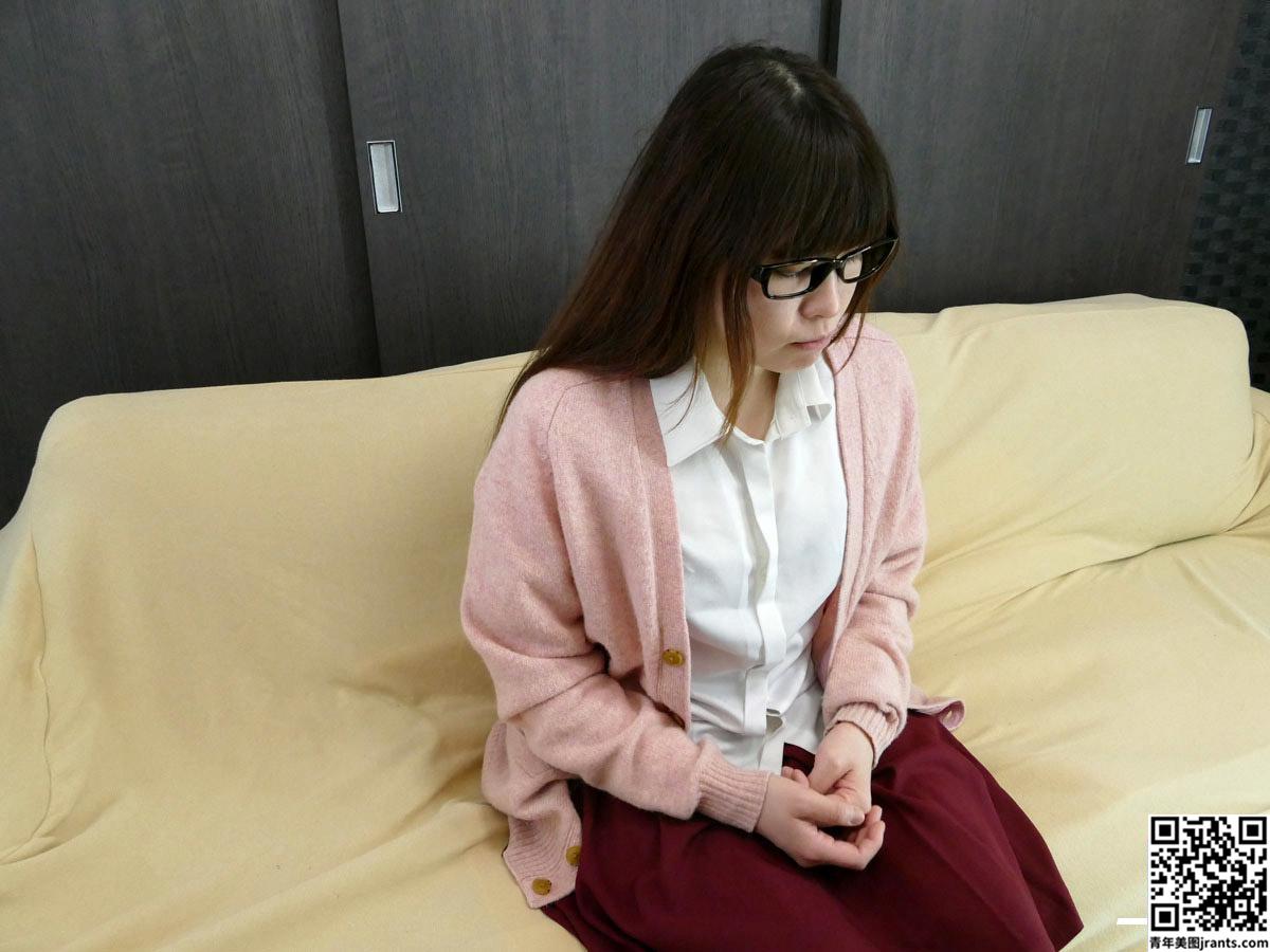 (Masaki Uehara) Una ragazza con gli occhiali che ama il sesso orale (44P)