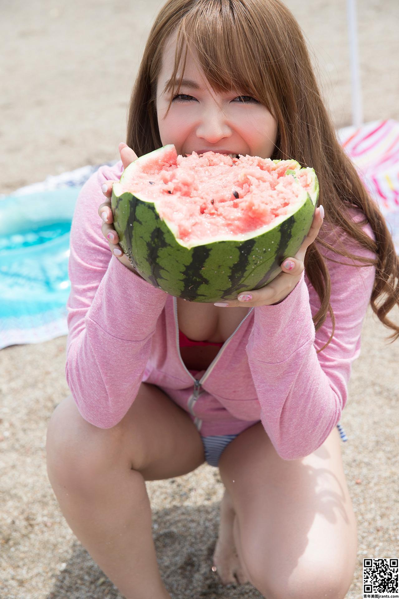 Fotolibro de Yua Mikami “Recuerdos nacionales de verano” (83P)