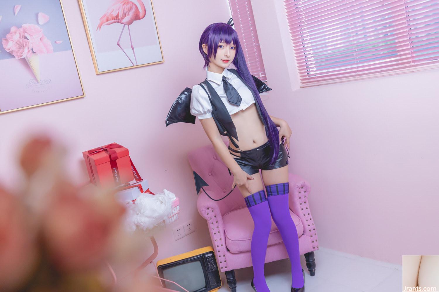 « Purple Succubus » de Kamikazaka Mafuyu expose sa taille sexy pour attirer votre attention (75P)