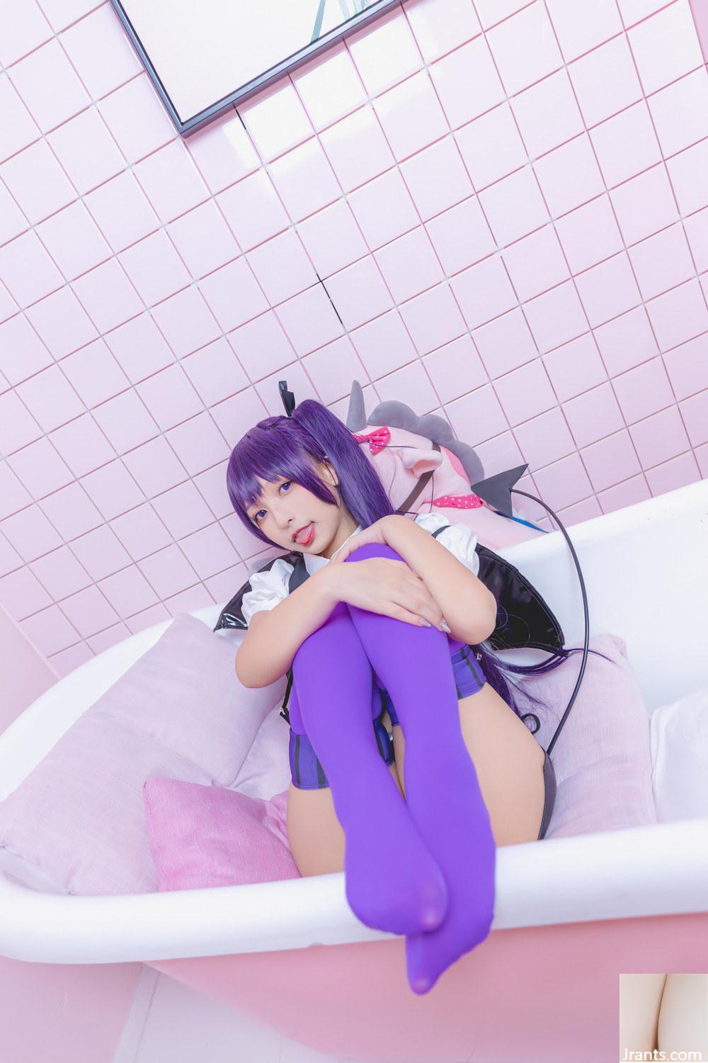 « Purple Succubus » de Kamikazaka Mafuyu expose sa taille sexy pour attirer votre attention (75P)