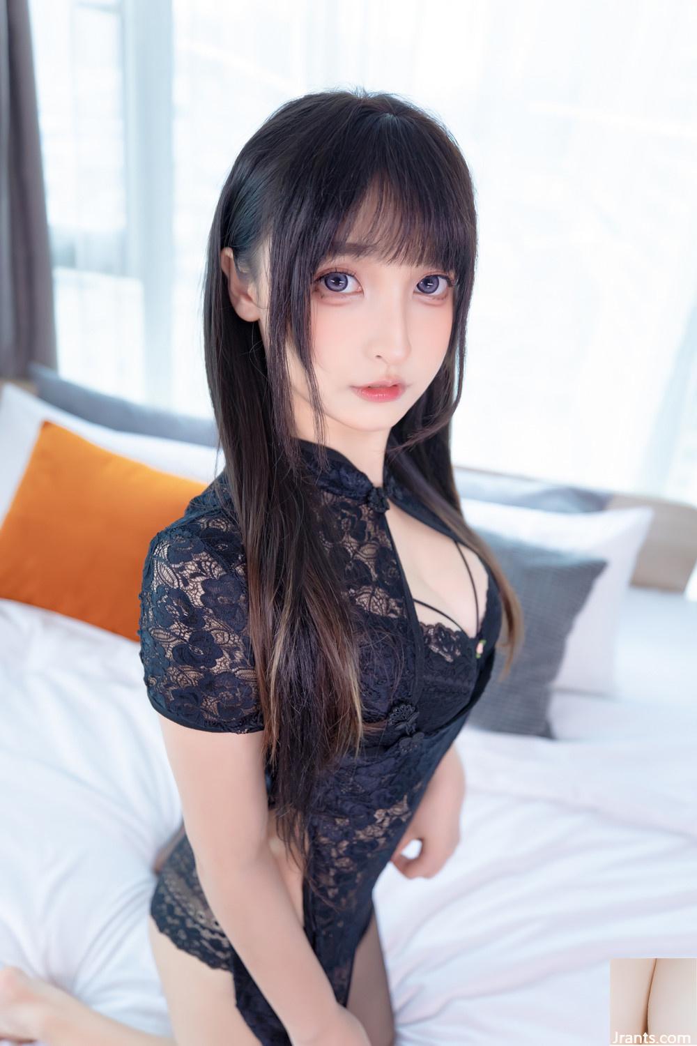 Kamikazaka Mafuyus „Lace Sexy Clothes“ entblößt ihr verführerisches Gesäß vollständig (75P)