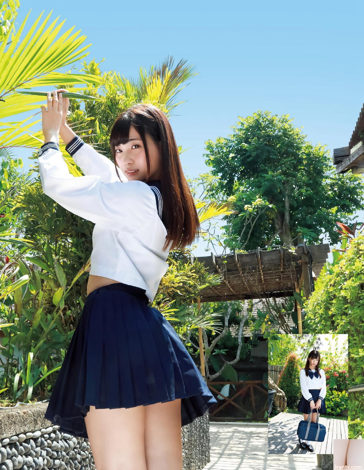 Mitani Juri 1er Album photo Regard direct (86P)