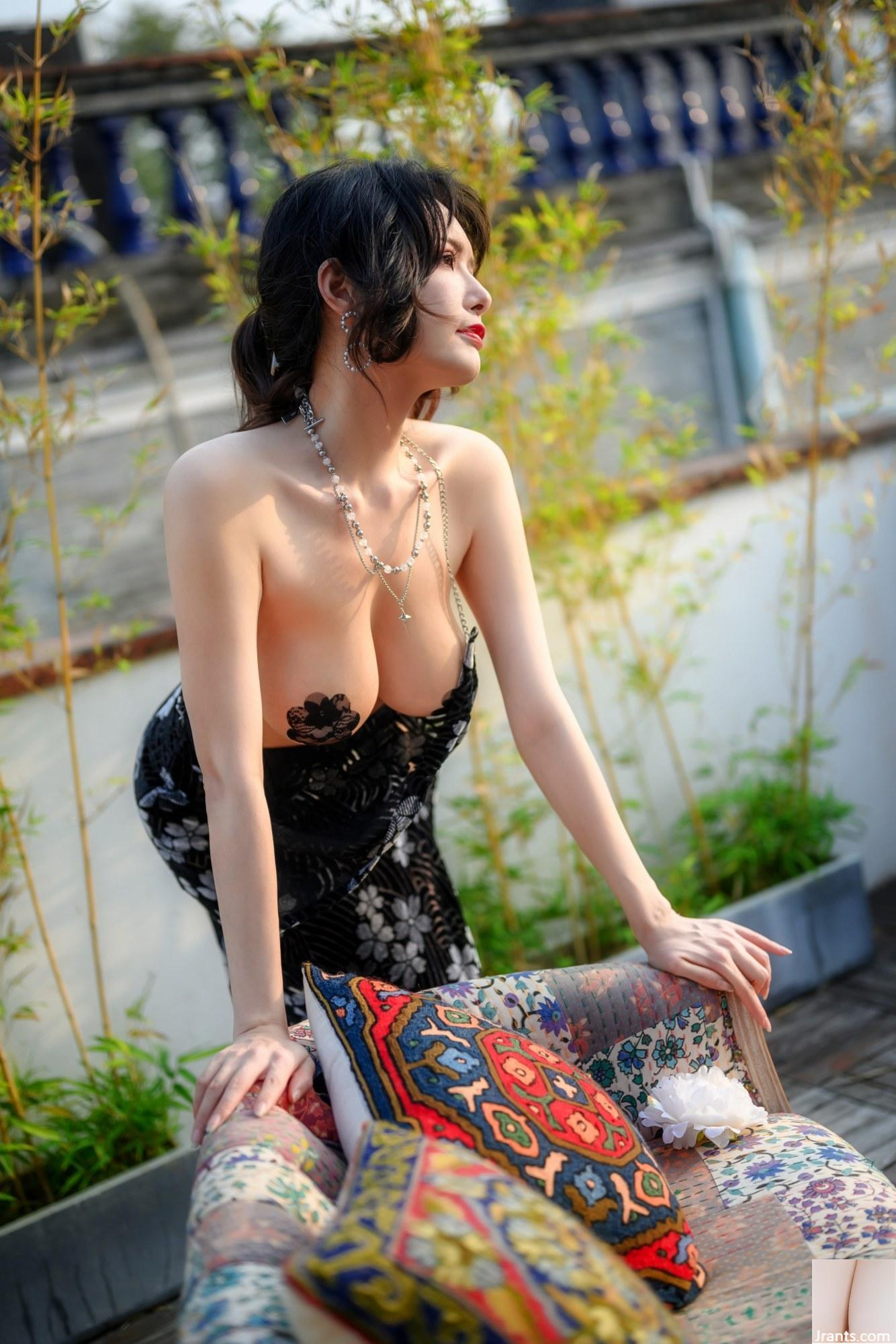 Qiu und Corgis „Black Cheongsam 5“ Outdoor-Stripping ist so sexy (66P)