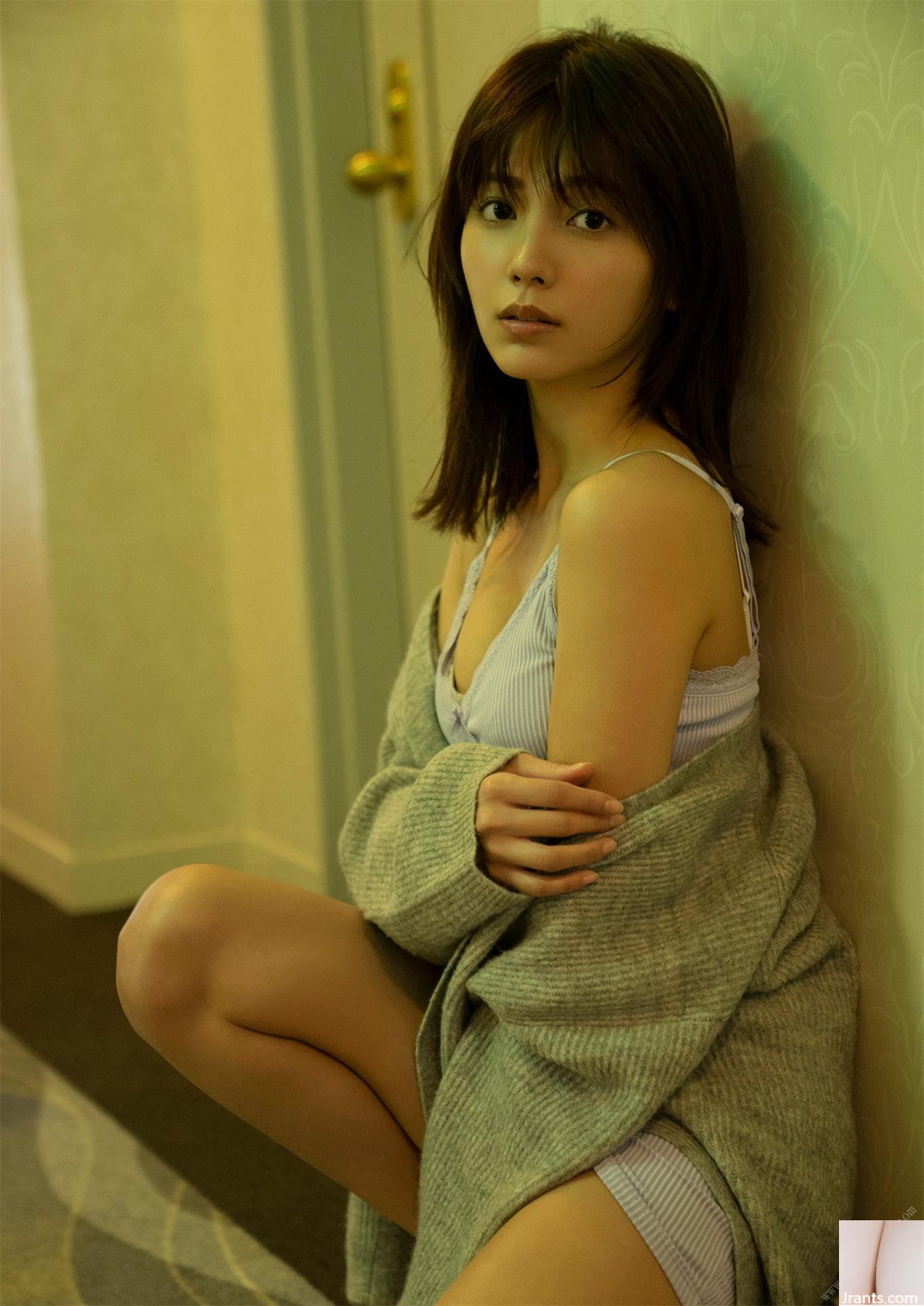 Miki Minamizato SUMMER WINK Spisan Gravure Photo Book (41P)