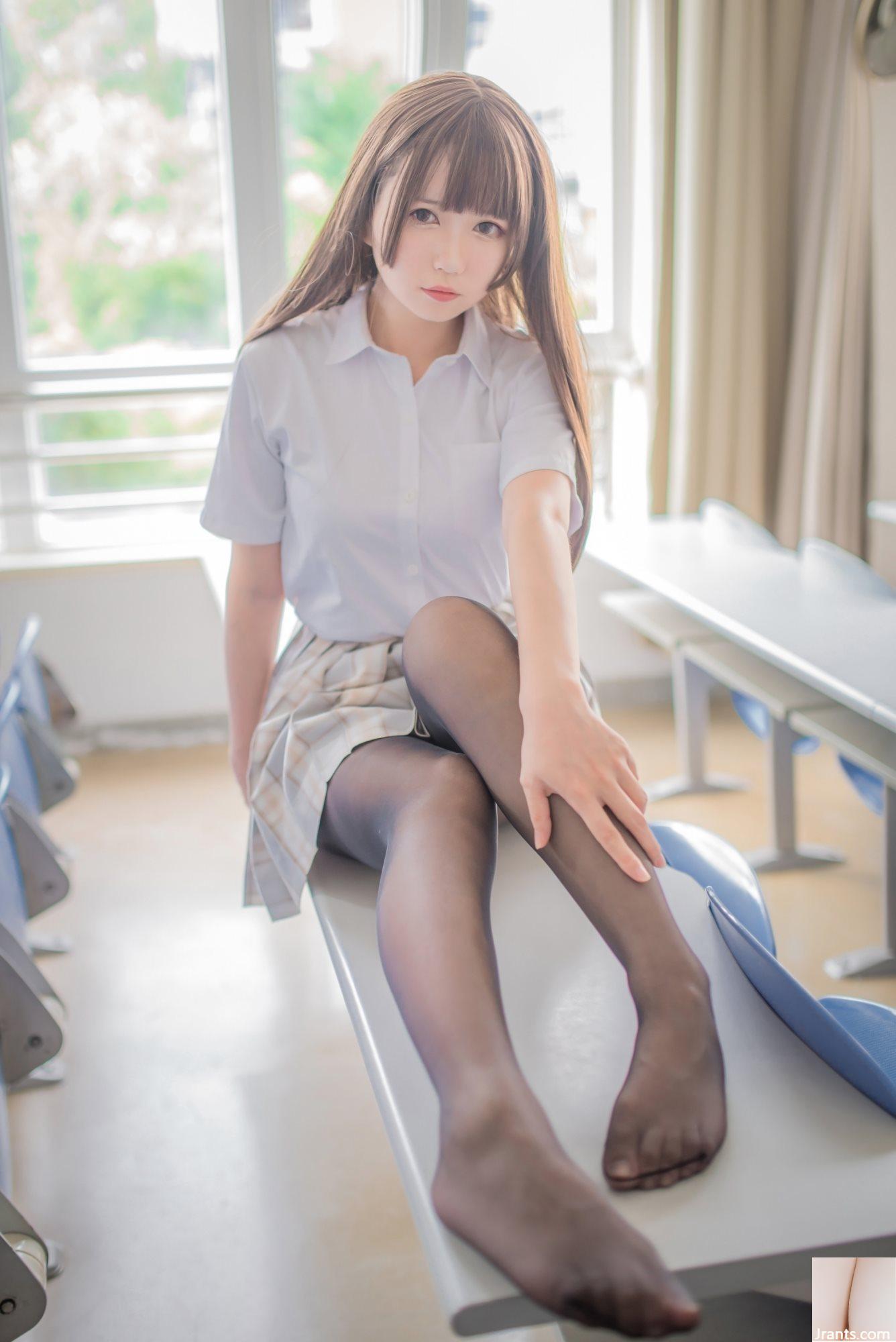 Gadis Kesejahteraan 白金SakiFoto 制服黑絲 VIP eksklusif[24P