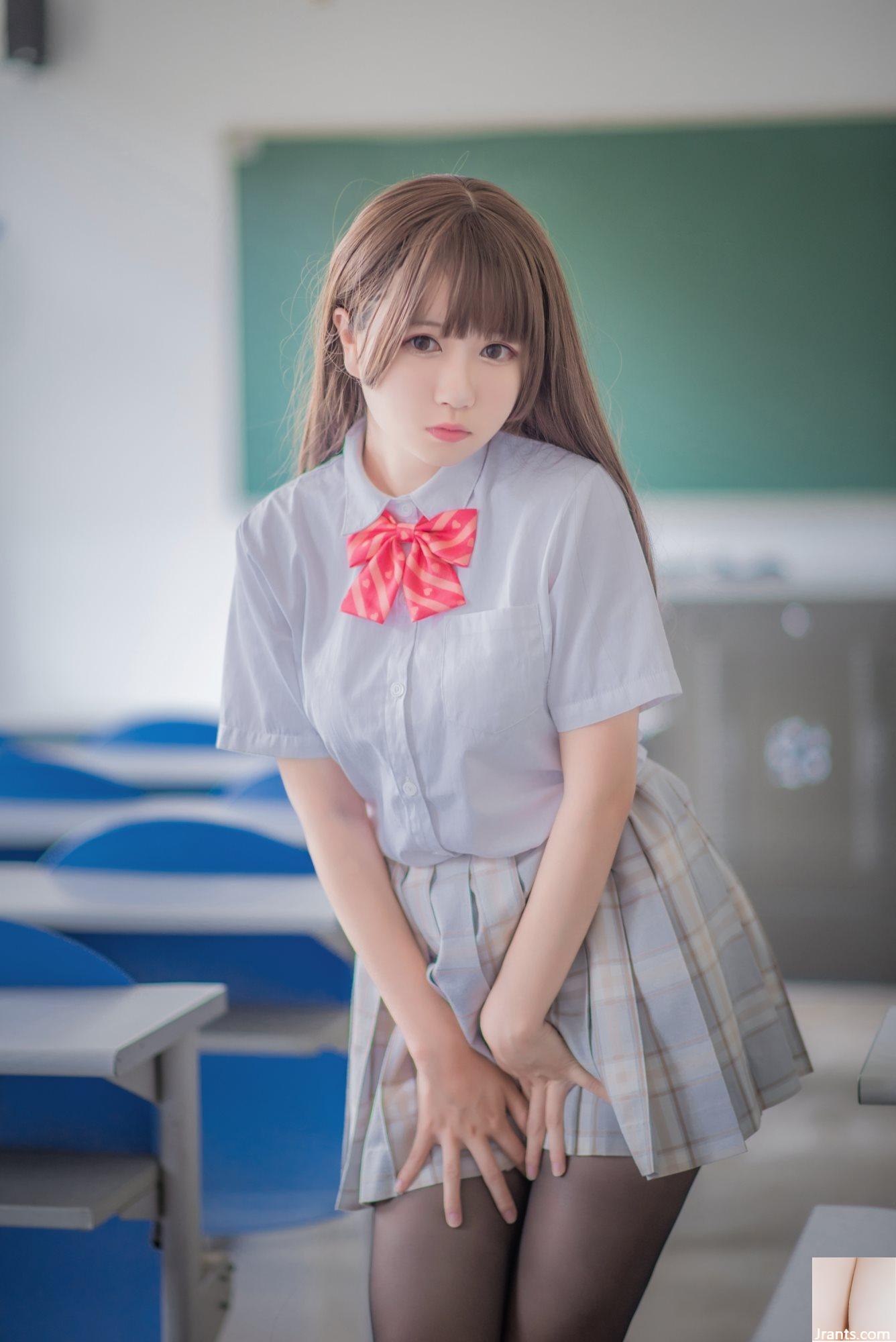 Gadis Kesejahteraan 白金SakiFoto 制服黑絲 VIP eksklusif[24P