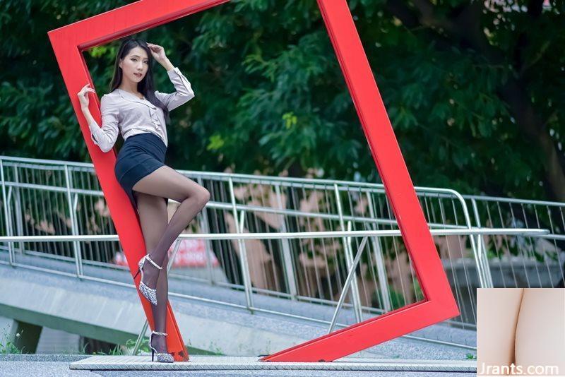 (Seri Ekstra Kaki Cantik) Model kecantikan berkaki panjang Huang Yunfei foto perjalanan sepatu hak tinggi MRT Taipei dan kaki yang indah (40P