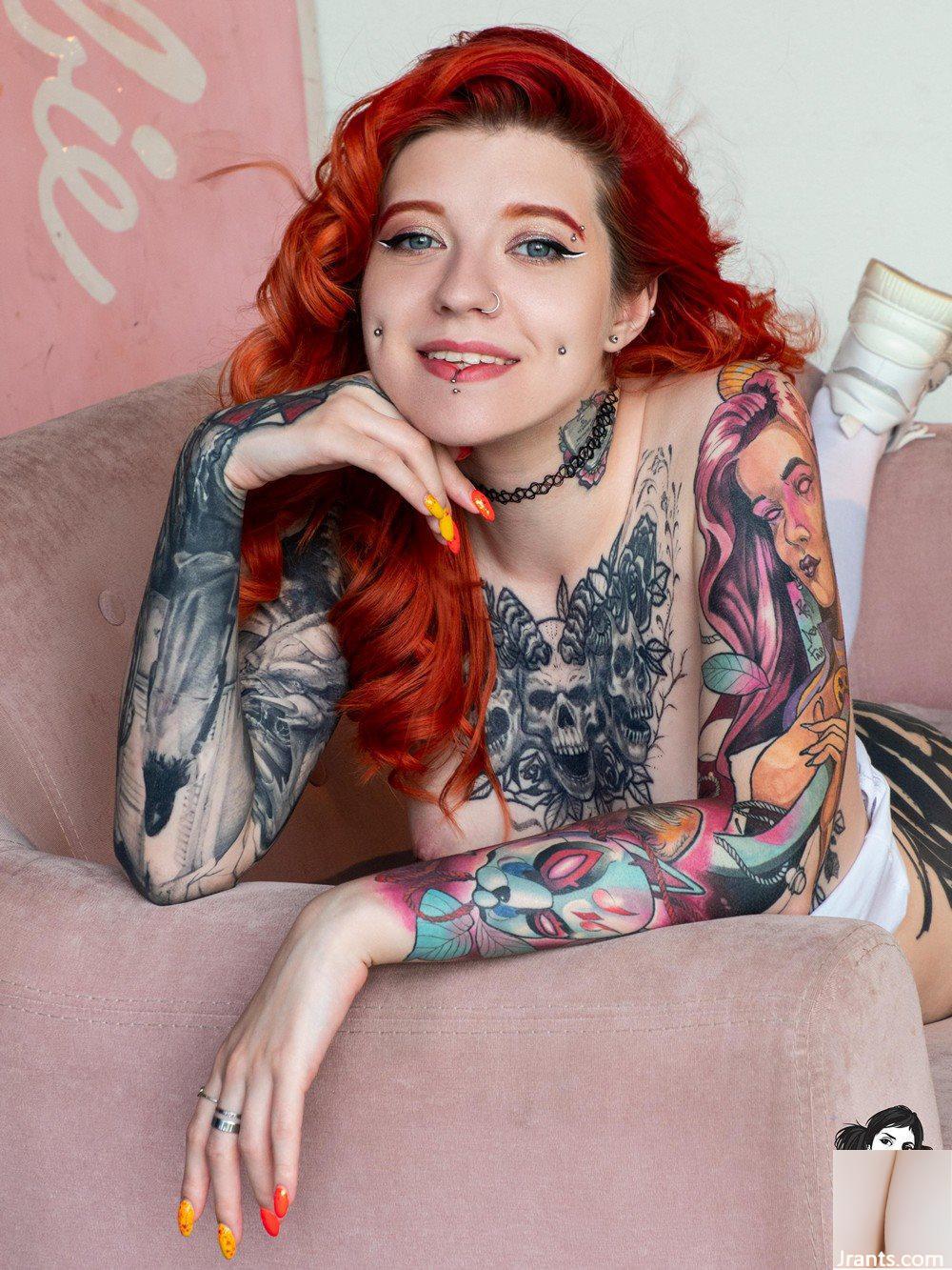 [Suicide Girls] 30 de novembro de 2022 – Redd – SUNLIGHT – x 50