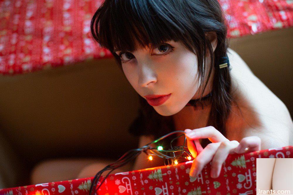 [Suicide Girls] Dec 07, 2022 – Loligaia – Yule&#8217;sPresent[52P