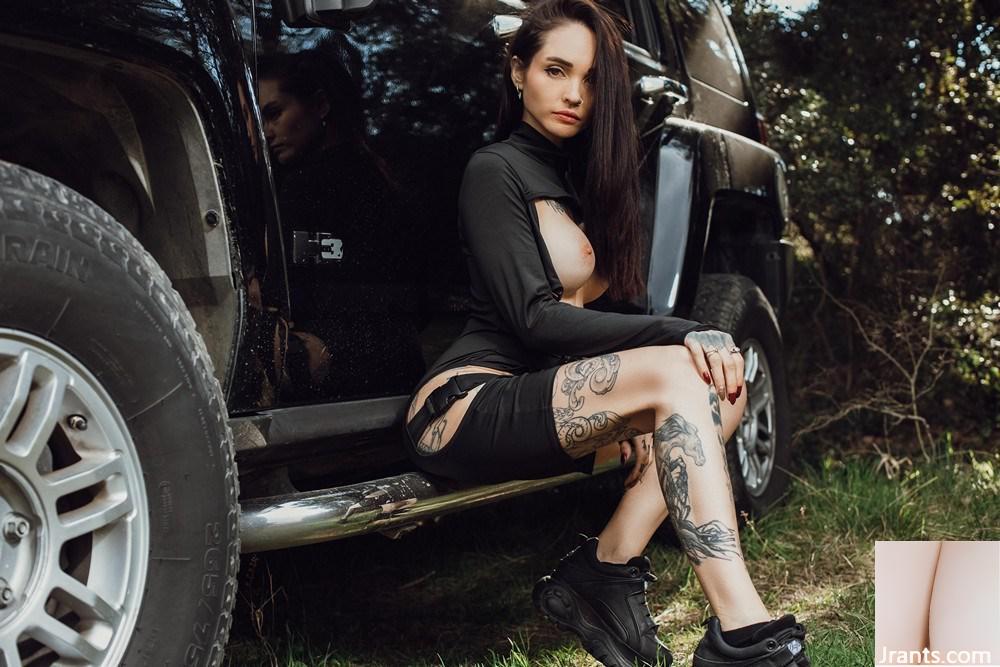 [Suicide Girls] 30 octobre 2022 – Devon – Fille Hummer[54P]