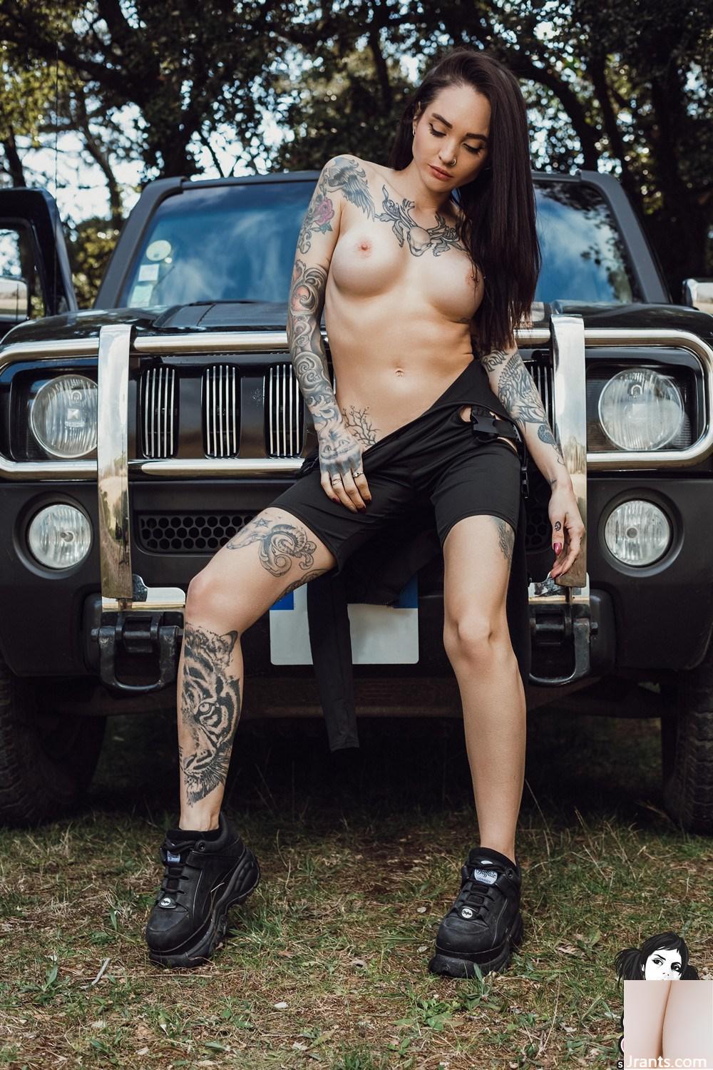 [Suicide Girls] 30 de octubre de 2022 – Devon – Chica Hummer[54P]