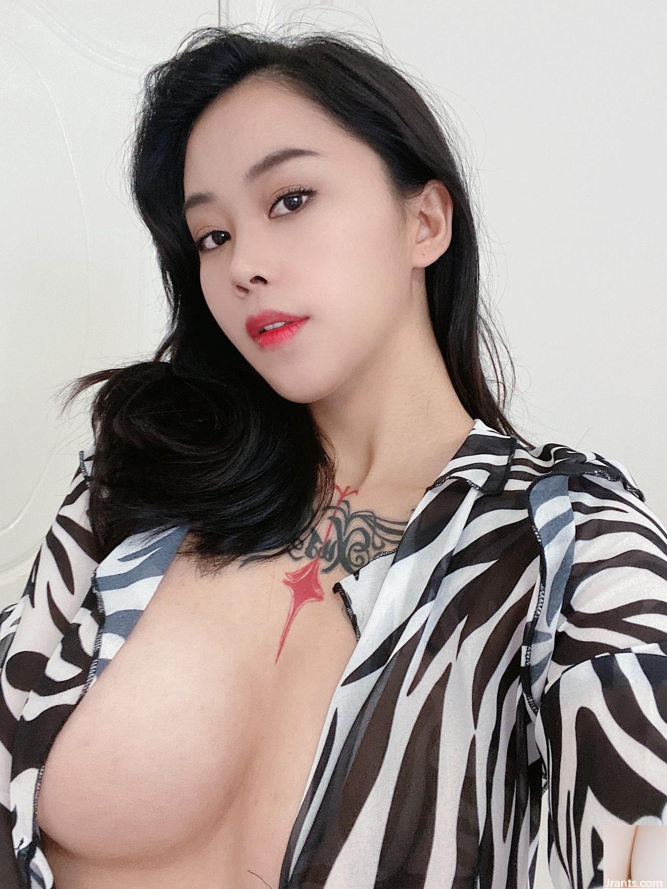 [Onlyfans]Fotografía privada de Welfare Girl-He Yumei Witch Imágenes de bienestar (5) (100P)