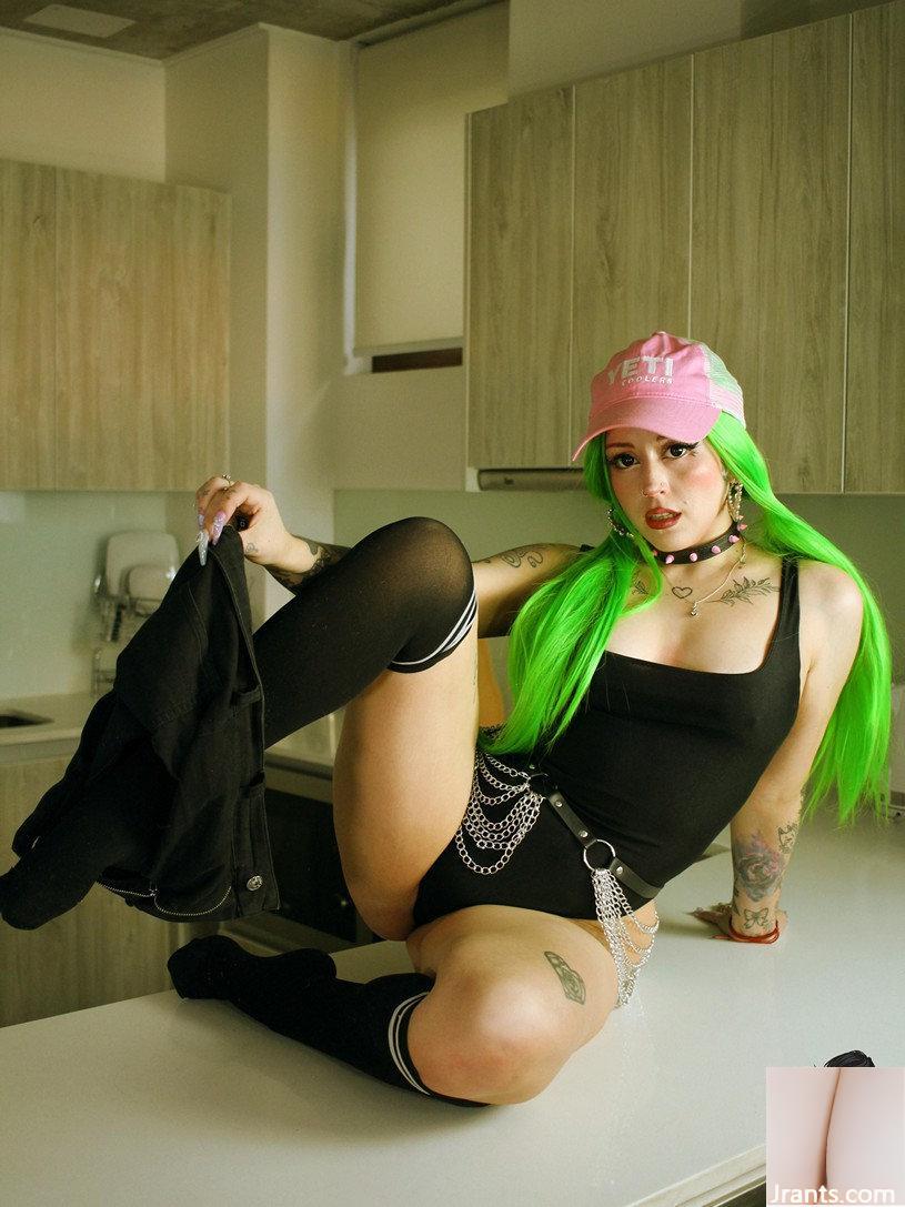 [Suicide Girls] 01. Januar 2023 – Nyaa – iss mich[49P]