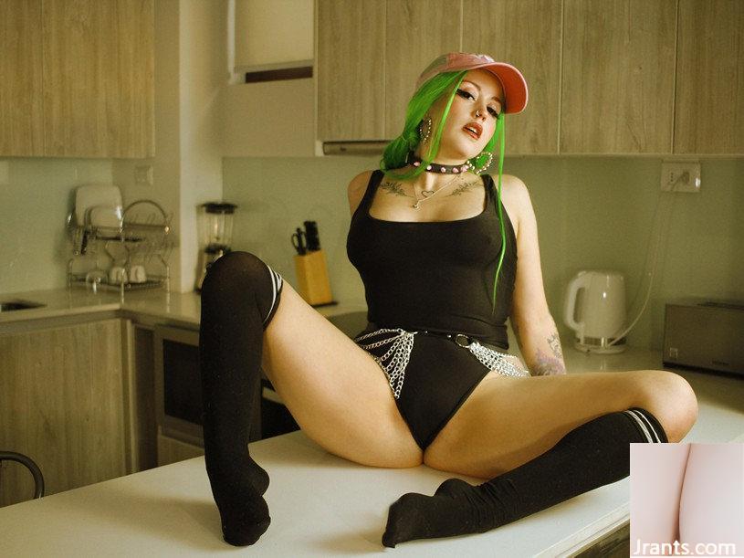 [Suicide Girls] 01. Januar 2023 – Nyaa – iss mich[49P]