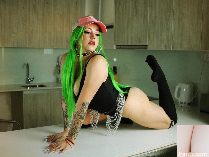 [Suicide Girls] 01. Januar 2023 – Nyaa – iss mich[49P]