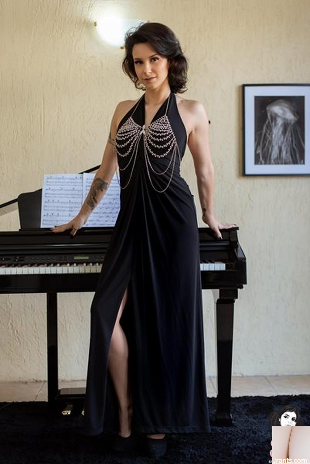 [Suicide Girls] Gweenblack – A Sala do Piano