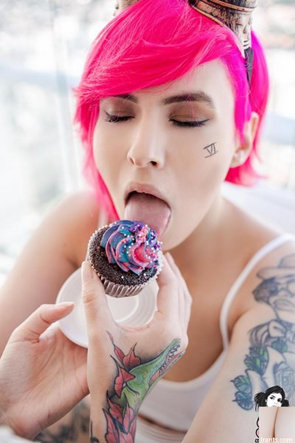 [Suicide Girls] 04 de septiembre de 2022 – Eveel, Piscis – Eres sexy, Cupcake [64P]