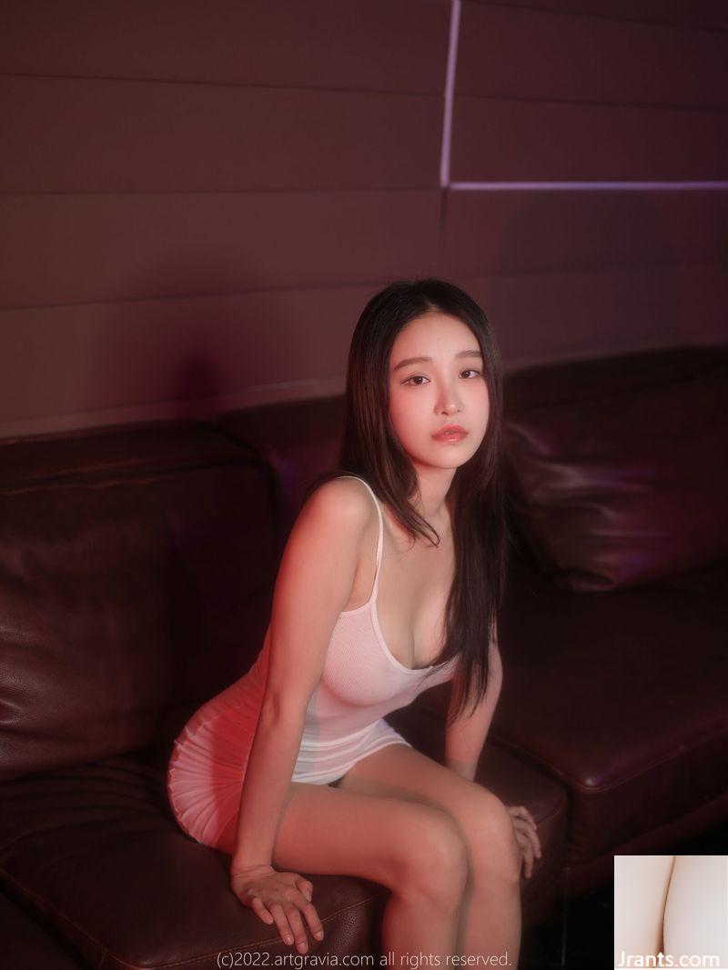 A bela modelo coreana rosa mostra corajosamente seu corpo sedutor em fotos – LeeSeol (59P)