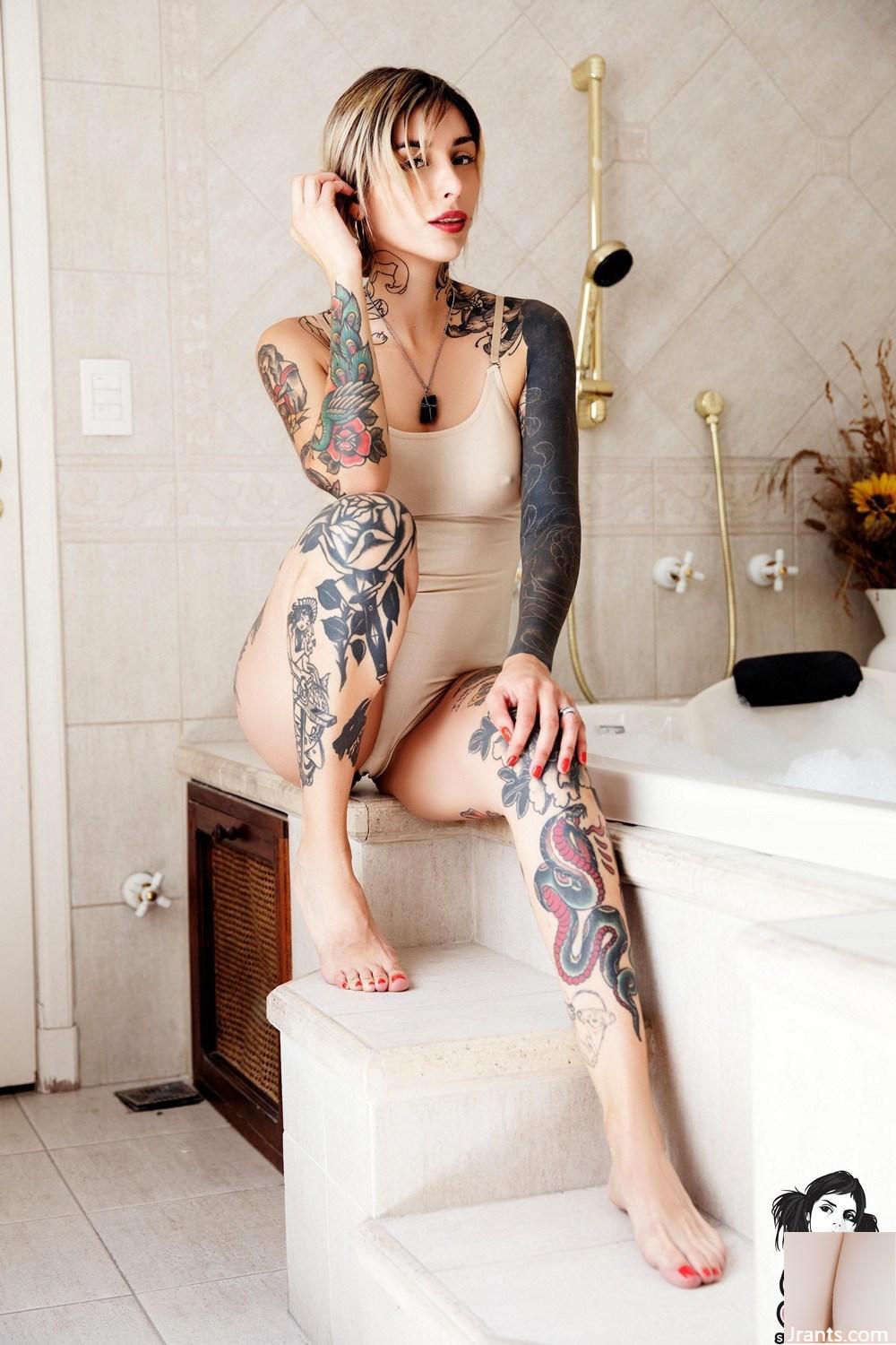 [Suicide Girls]- Champagnerdusche – Ginebra [48P]