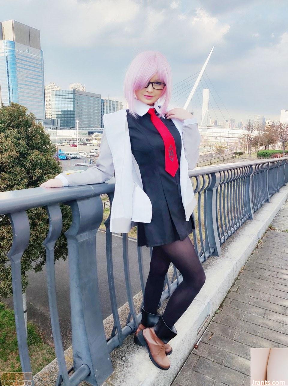 Mashu Kyrielight Cosplay von Hidori Rose (99P)