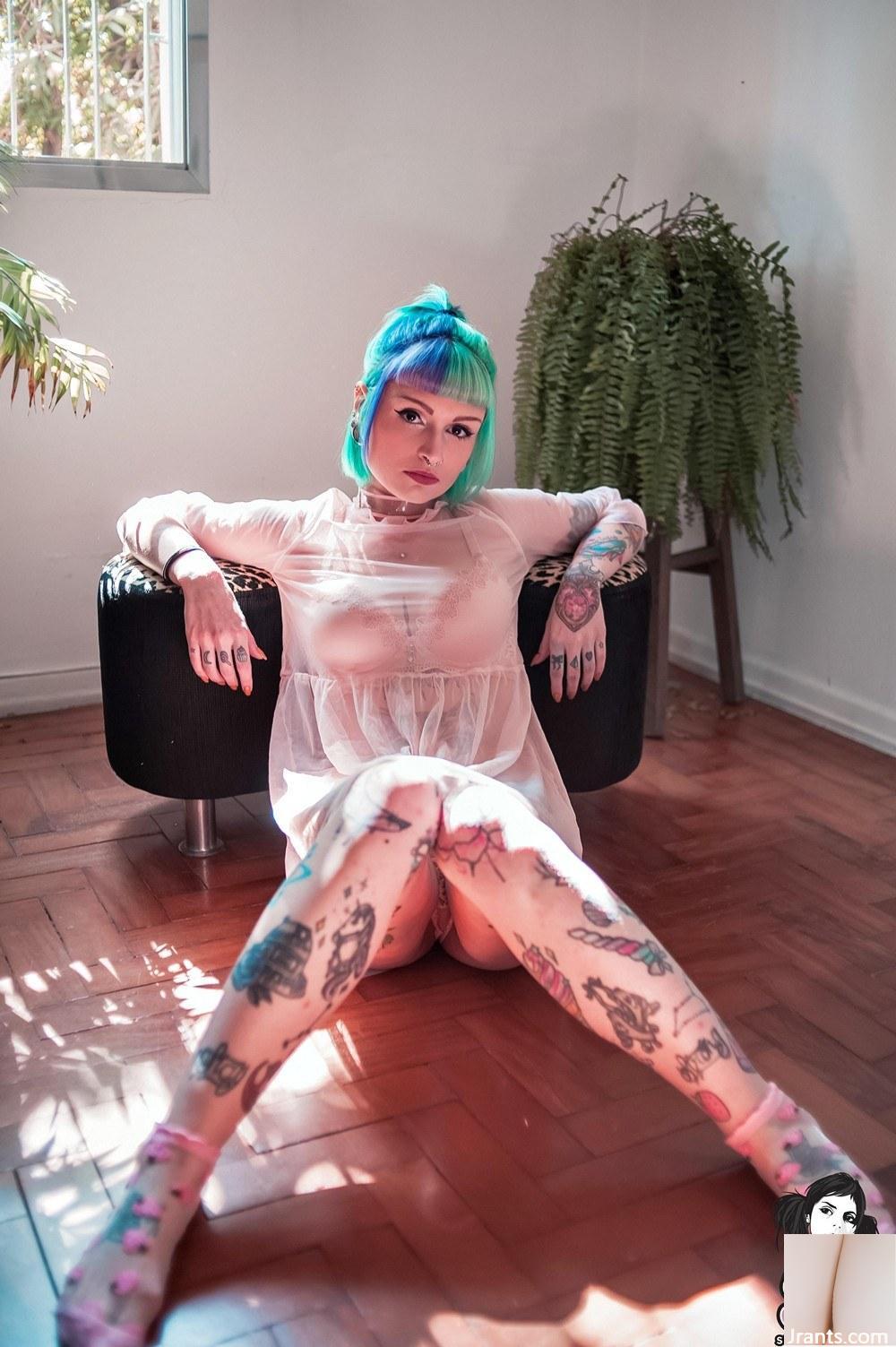 (Suicide Girls) Kamiz – Rumah Boneka