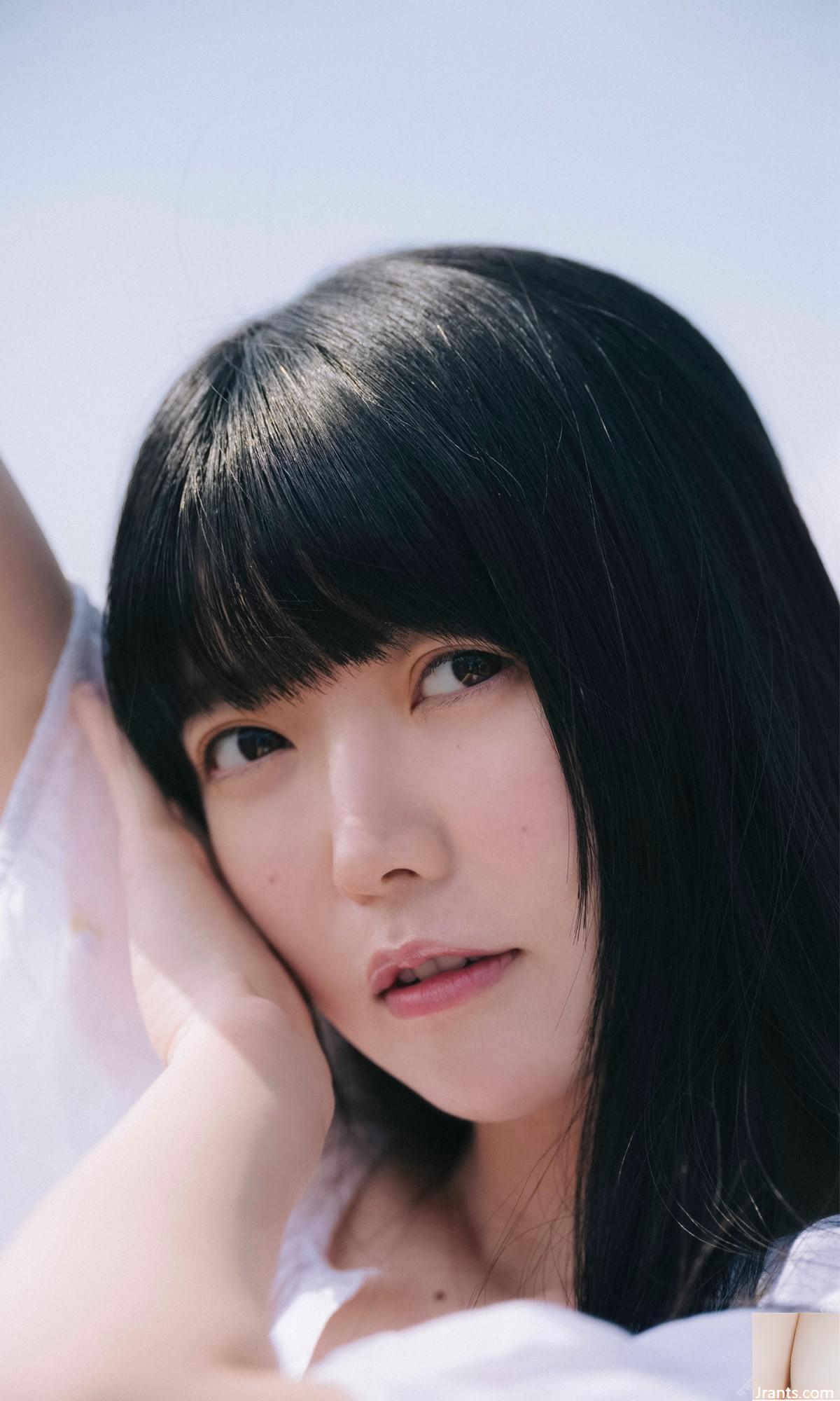 Album photo Onodera Azusa « Hasama ».