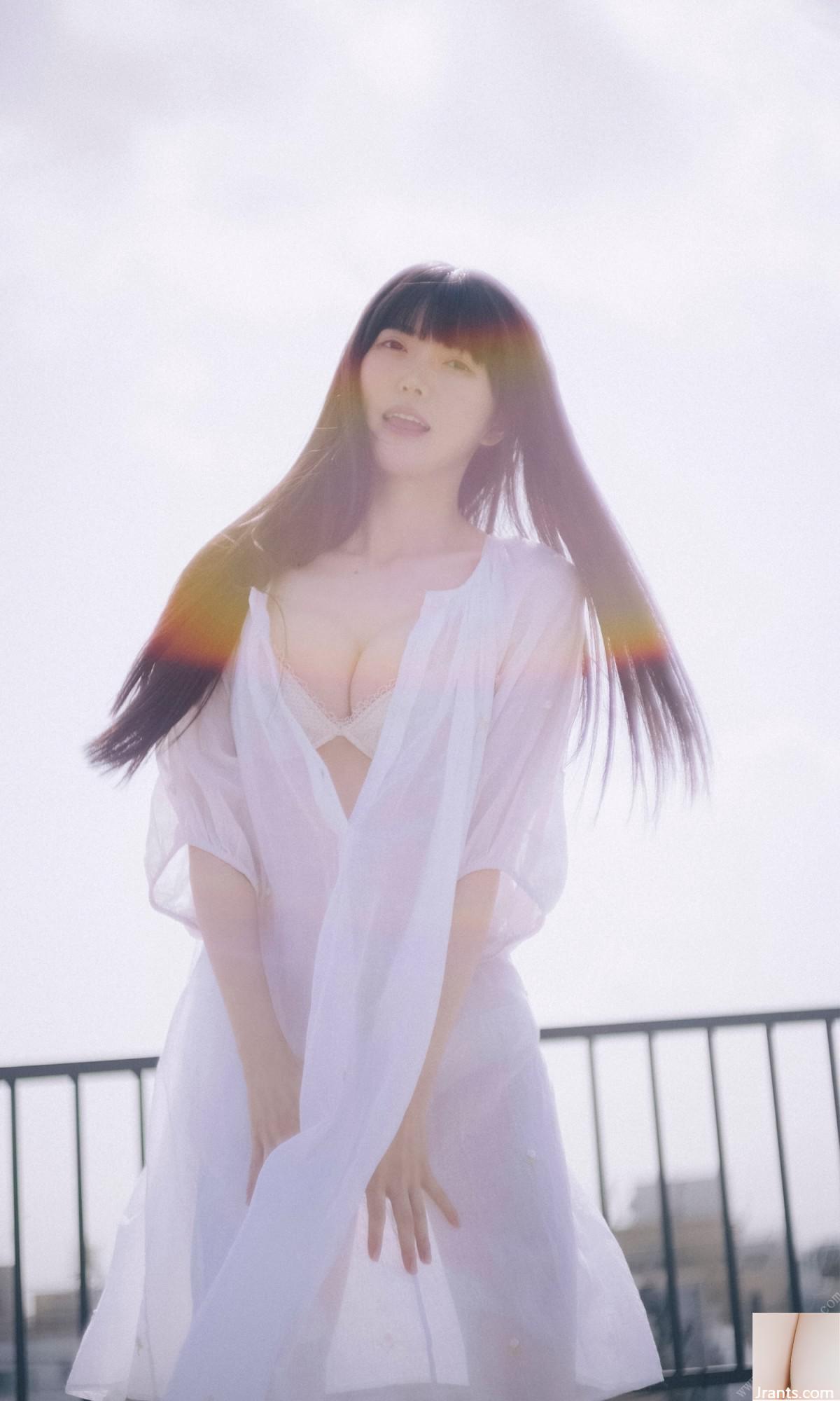 Album photo Onodera Azusa « Hasama ».