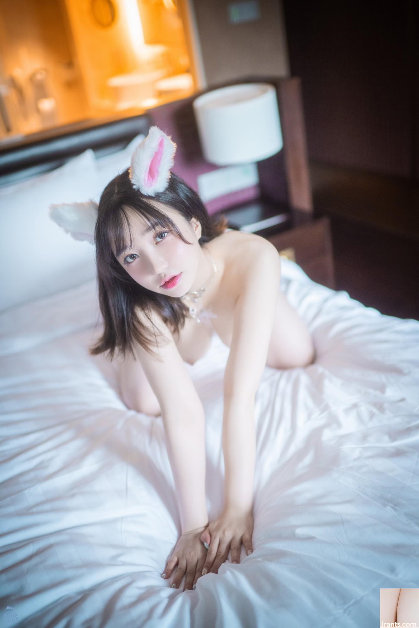 Fille explosive Meow Xiaoji-Secret Tea Party (31P)