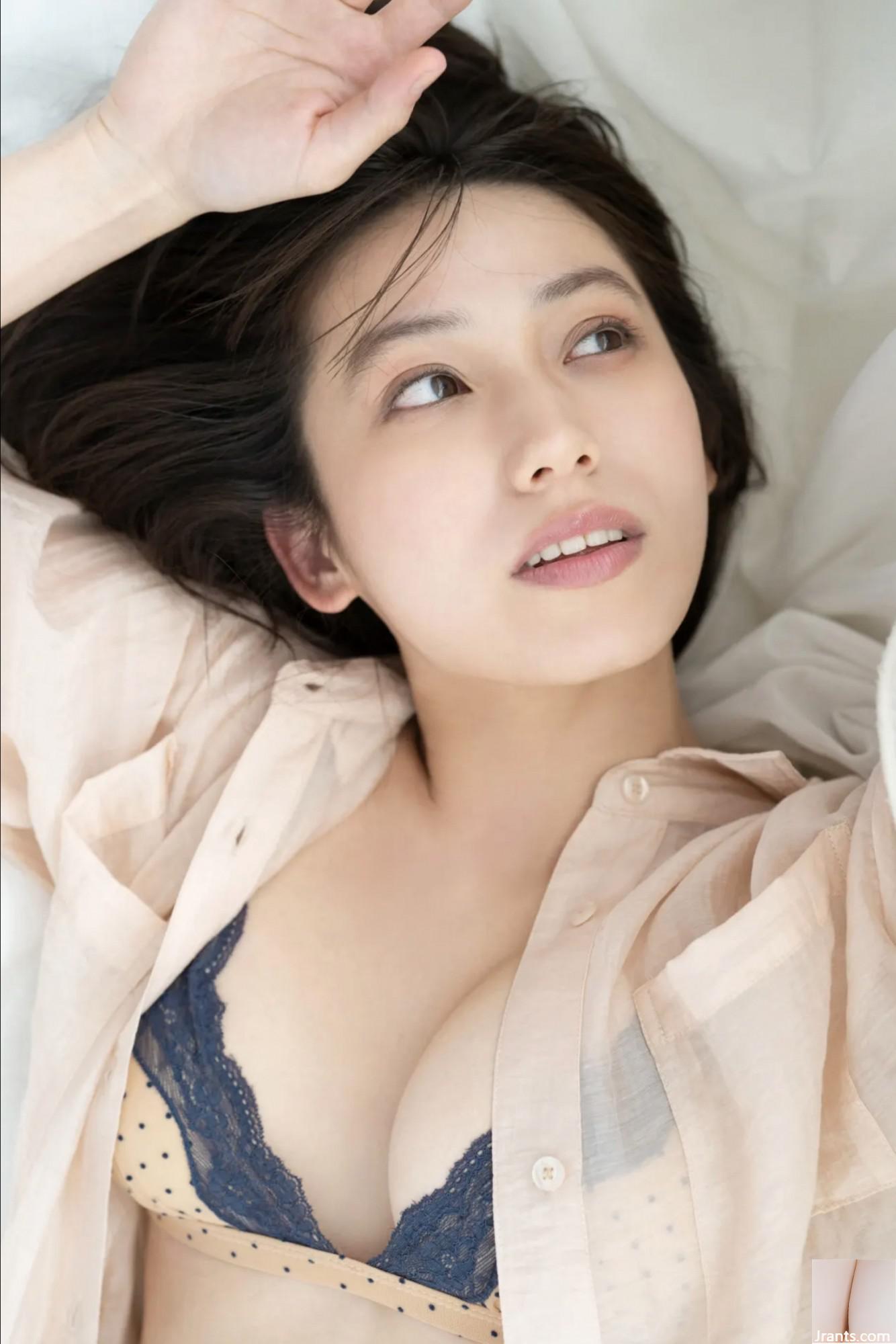 Airi Sato &#8220; Glossy Bare Skin VOL.1&#8221;  Complete Edition (60P)