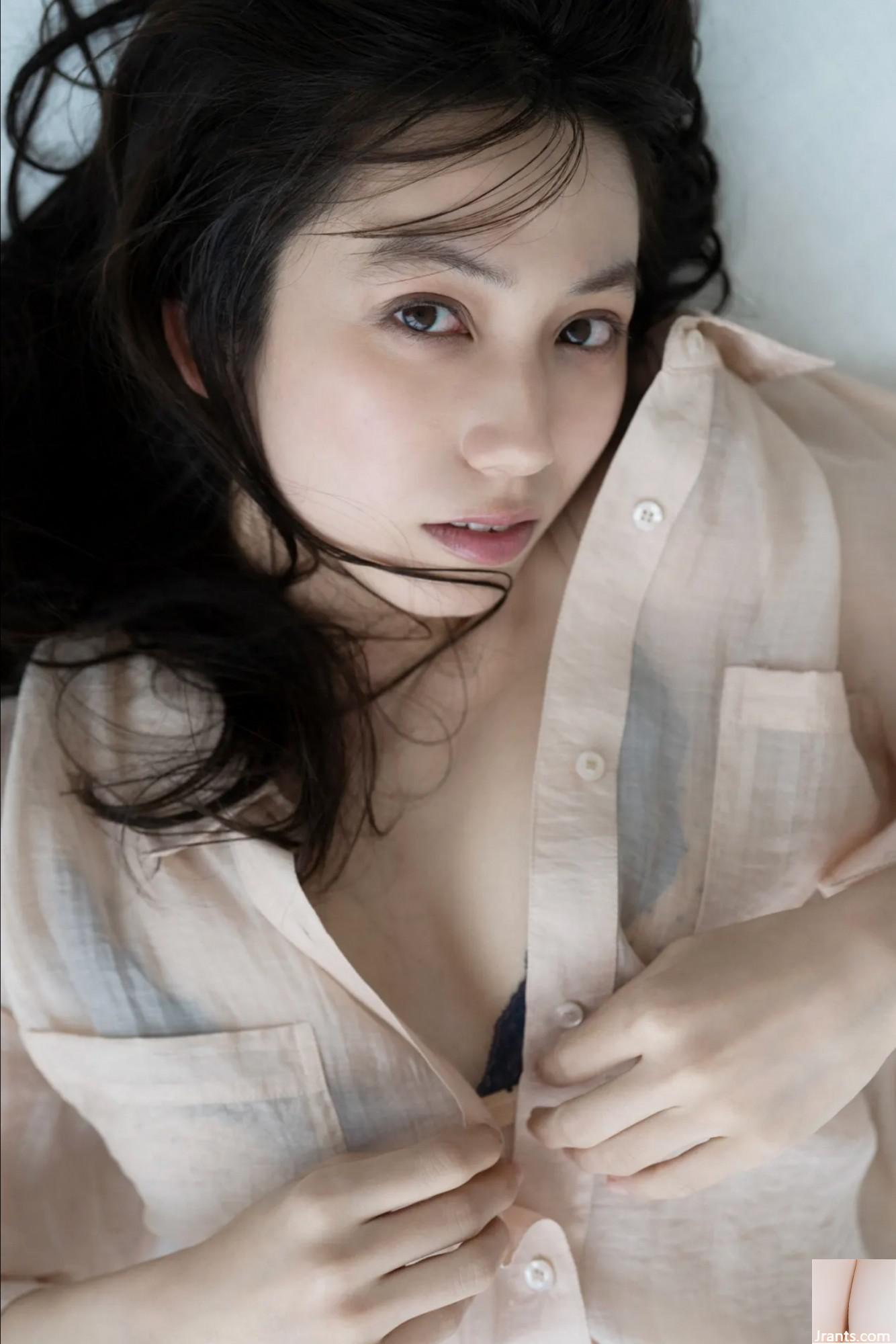 Airi Sato &#8220; Glossy Bare Skin VOL.1&#8221;  Complete Edition (60P)