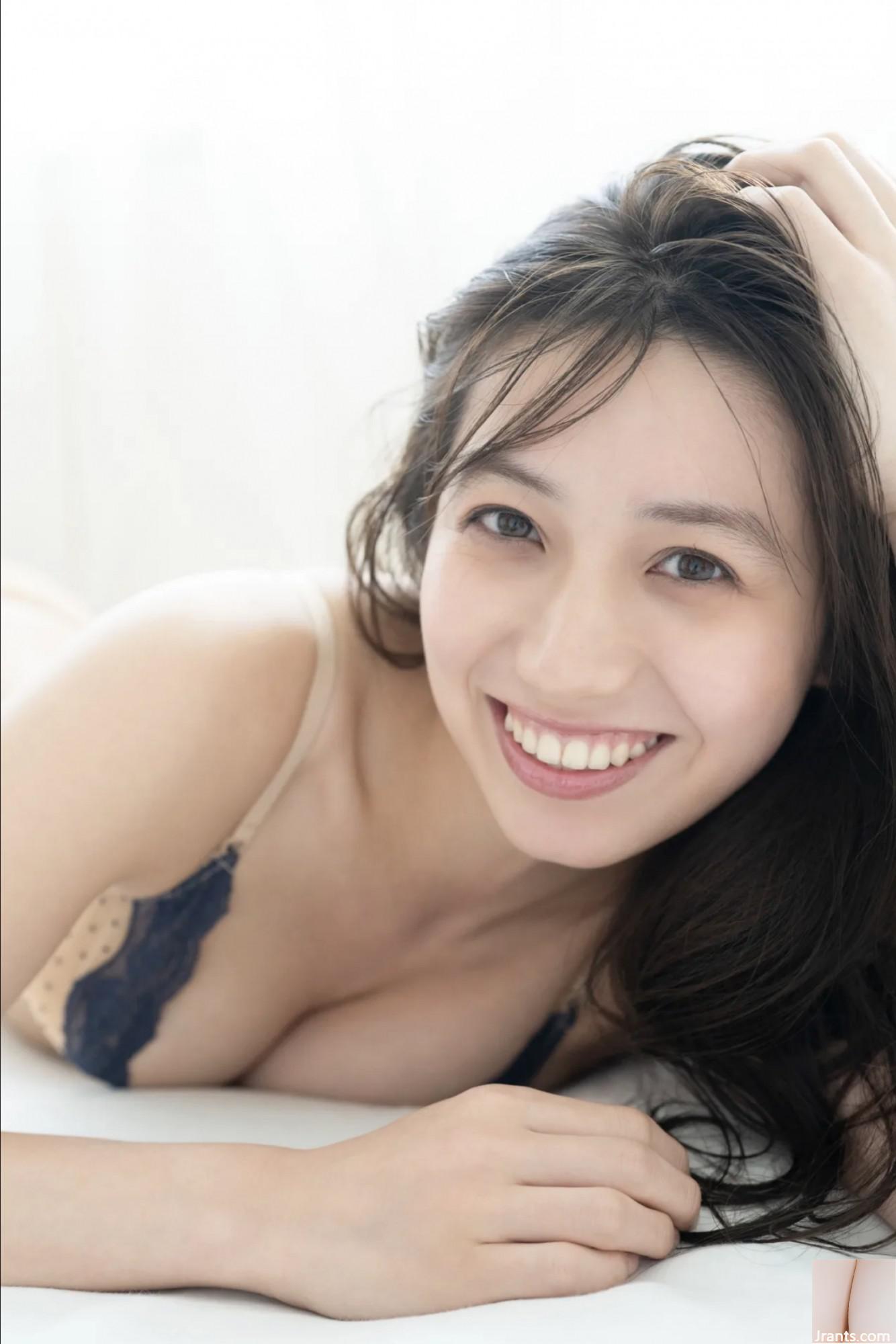 Airi Sato &#8220; Glossy Bare Skin VOL.1&#8221;  Complete Edition (60P)