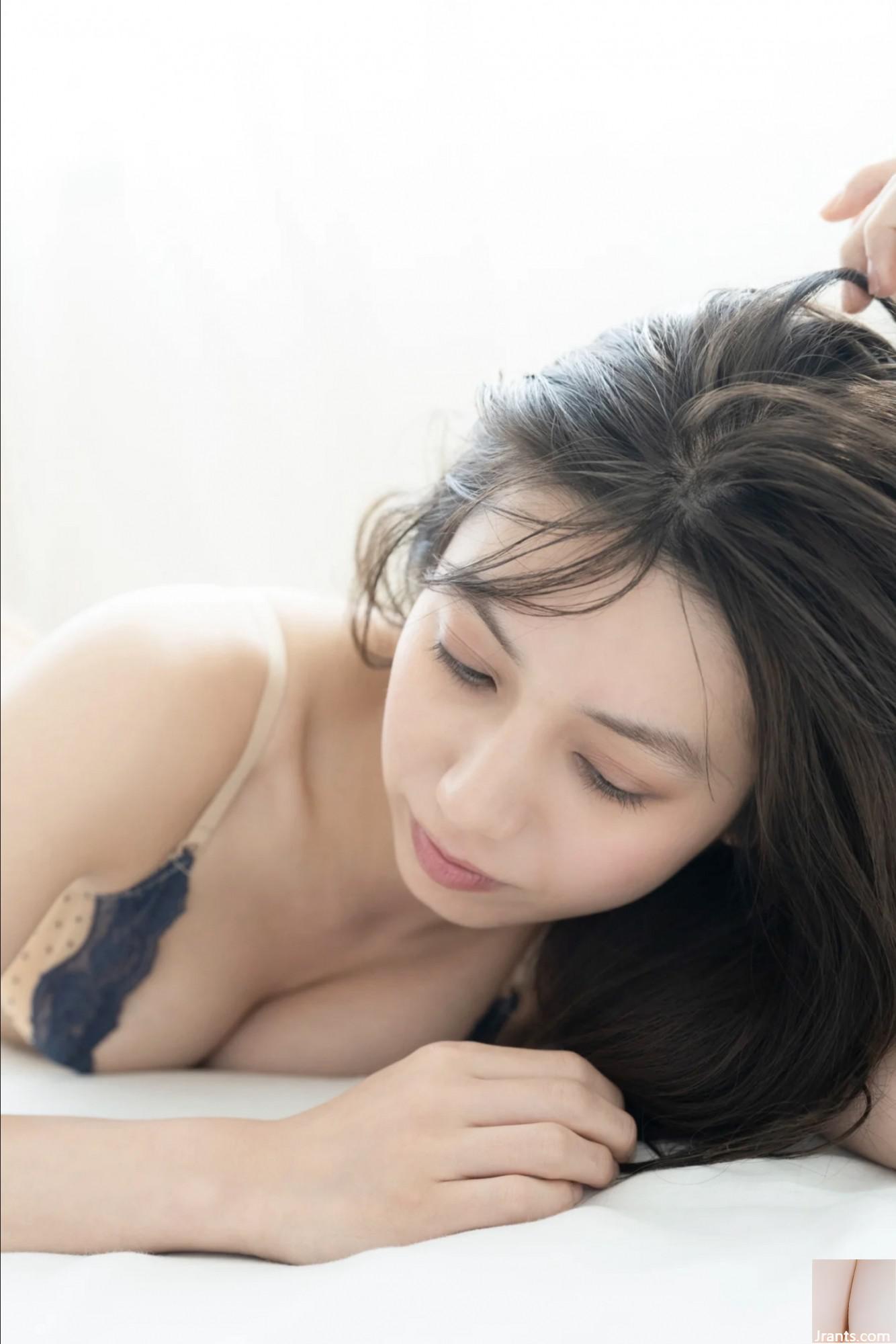 Airi Sato &#8220; Glossy Bare Skin VOL.1&#8221;  Complete Edition (60P)