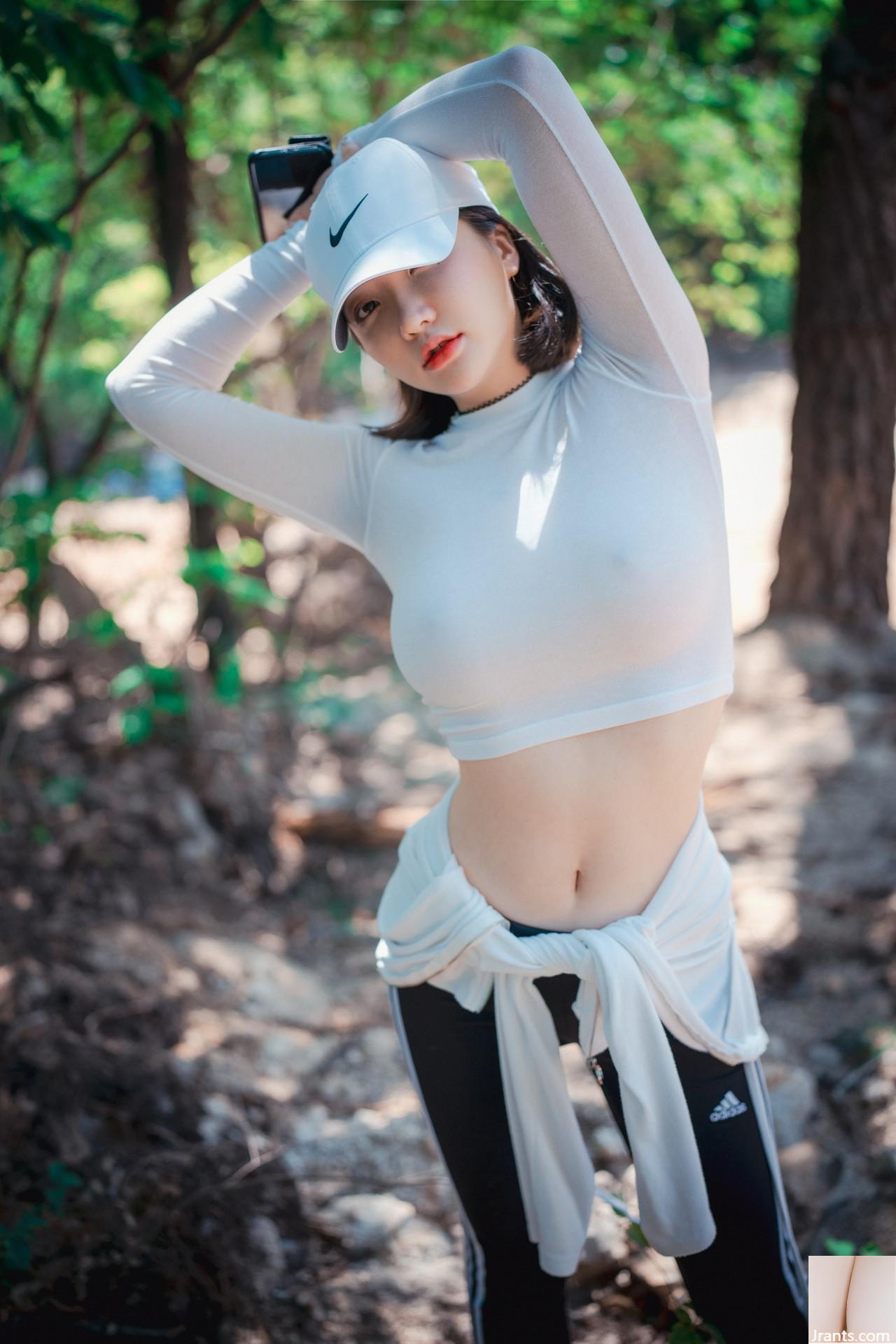 Son Yeeun, (DJAWA) Set Trekking Nakal04 (41P)