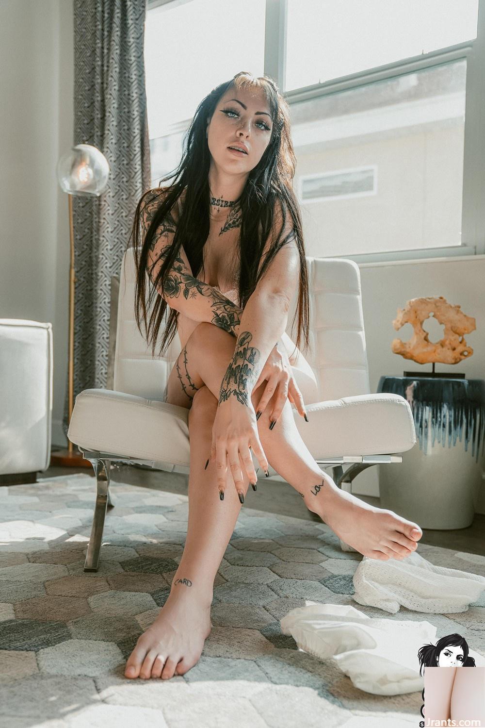 (Suicide Girls) 28 de mayo de 2023 – Milliemillz – White Out (42P)