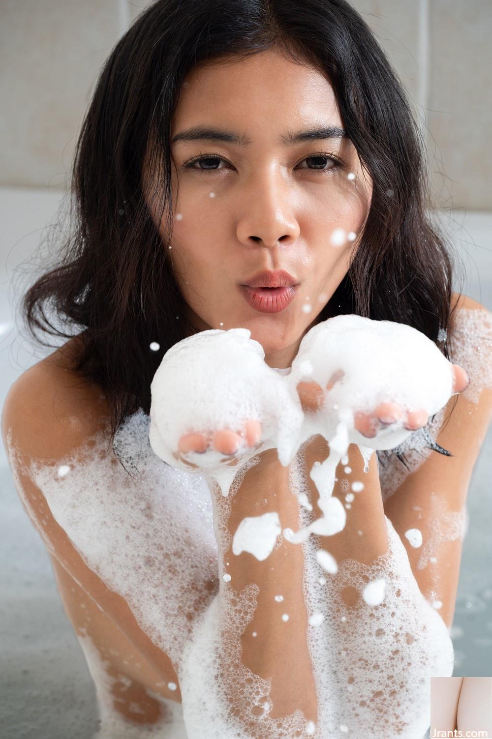 (MetArt) 06.06.2023 – Yori – Soapy Fun(132P)