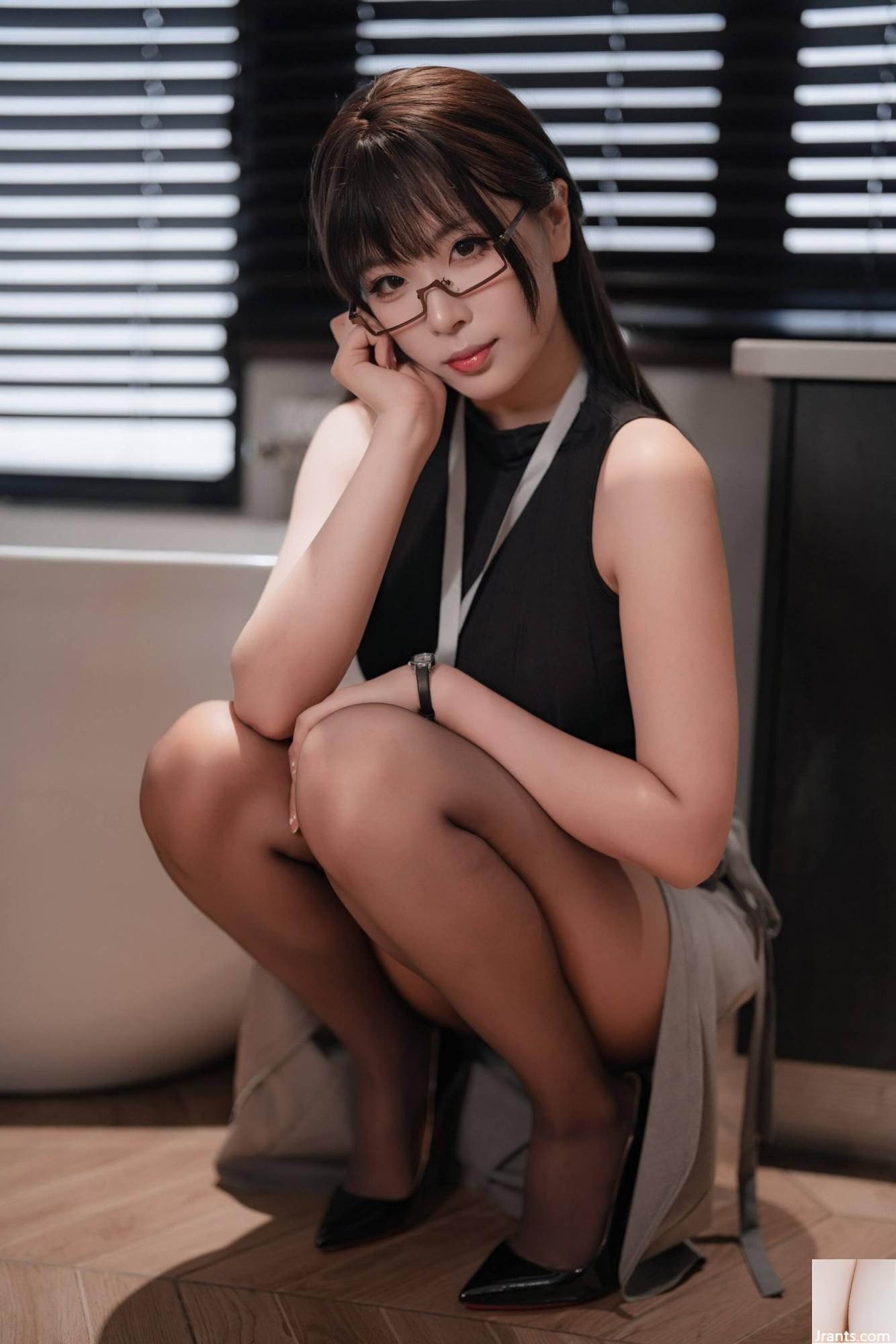 (raccolta on-line)  Welfare Girl Esclusiva VIP &#8220;Glasses OL&#8221; del senior Xuan Xiao (85P