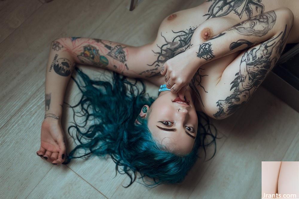 (Suicide Girls) 09 juillet 2023 – Gloom – Forme de l’amour (52P)