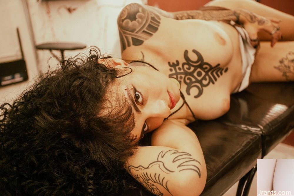 (Suicide Girls) 15 de julio de 2023 – RayrayRaiai – Mi primera sesión sexyP (45P)