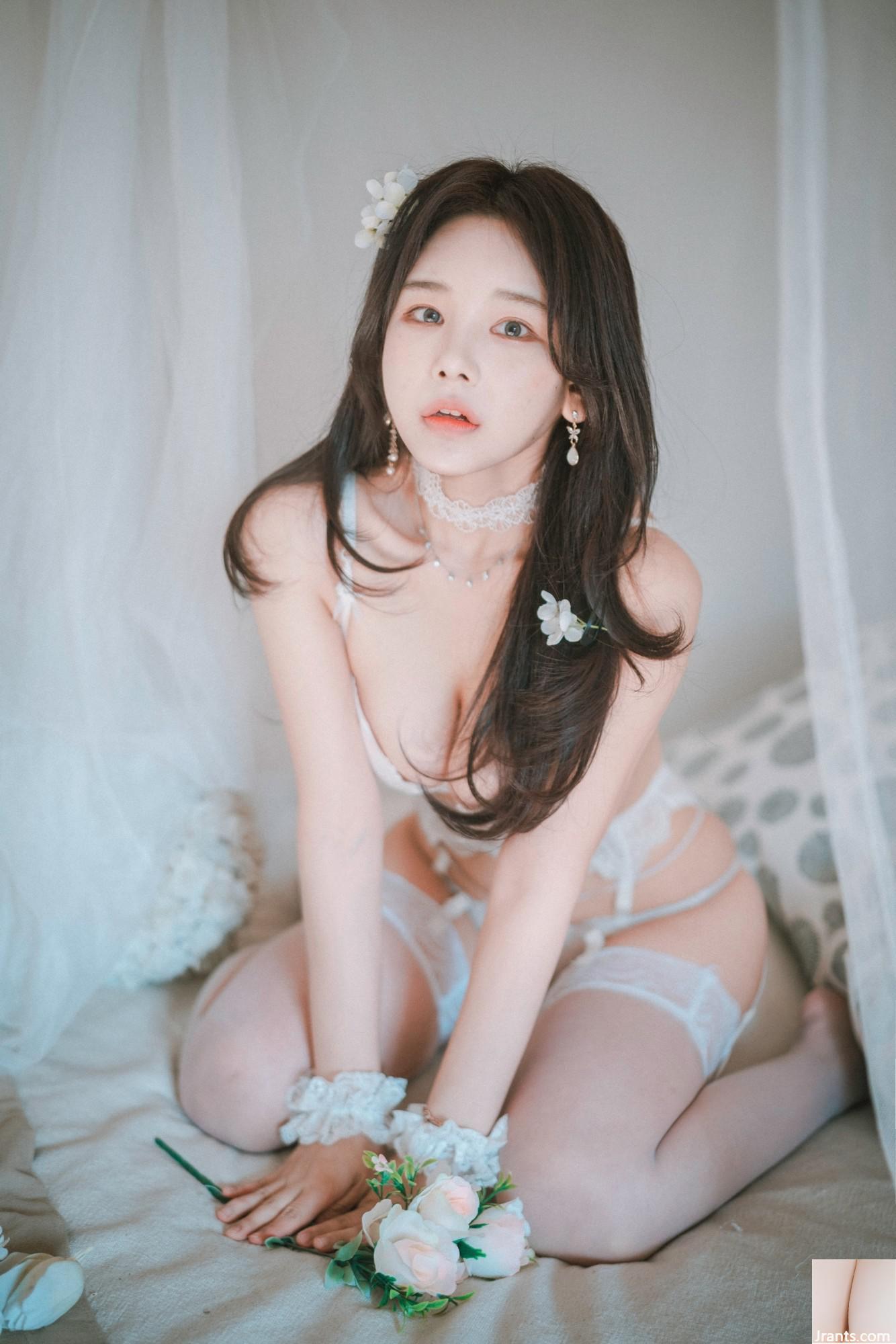 Zzyuri – Alluring White (43P)