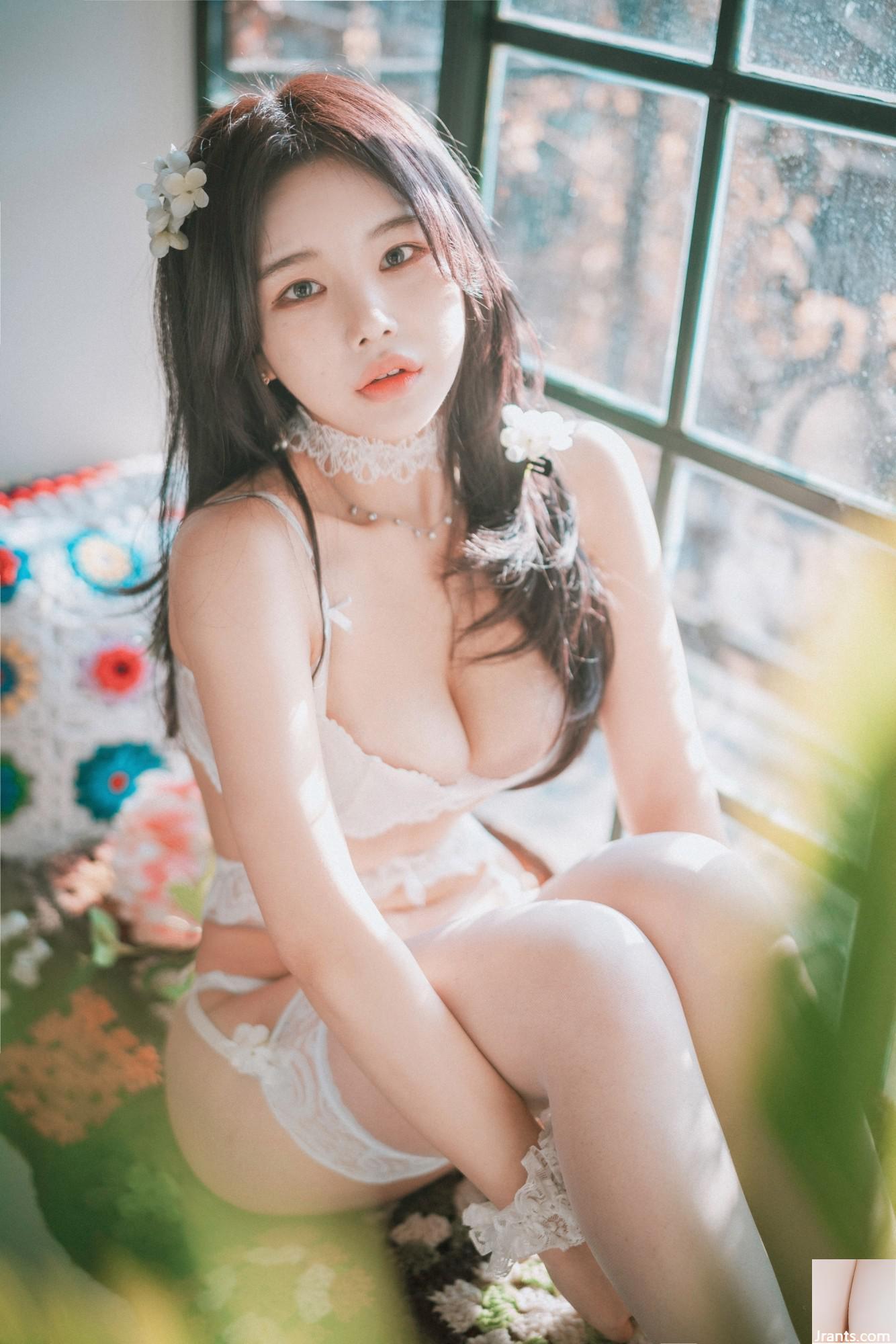 Zzyuri – Alluring White (43P)