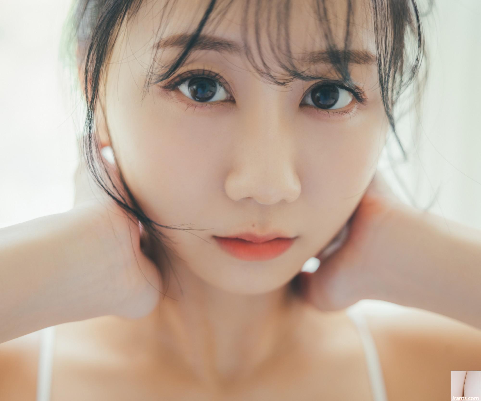 Furahata Nawa Fotoalbum Emergence (54P)