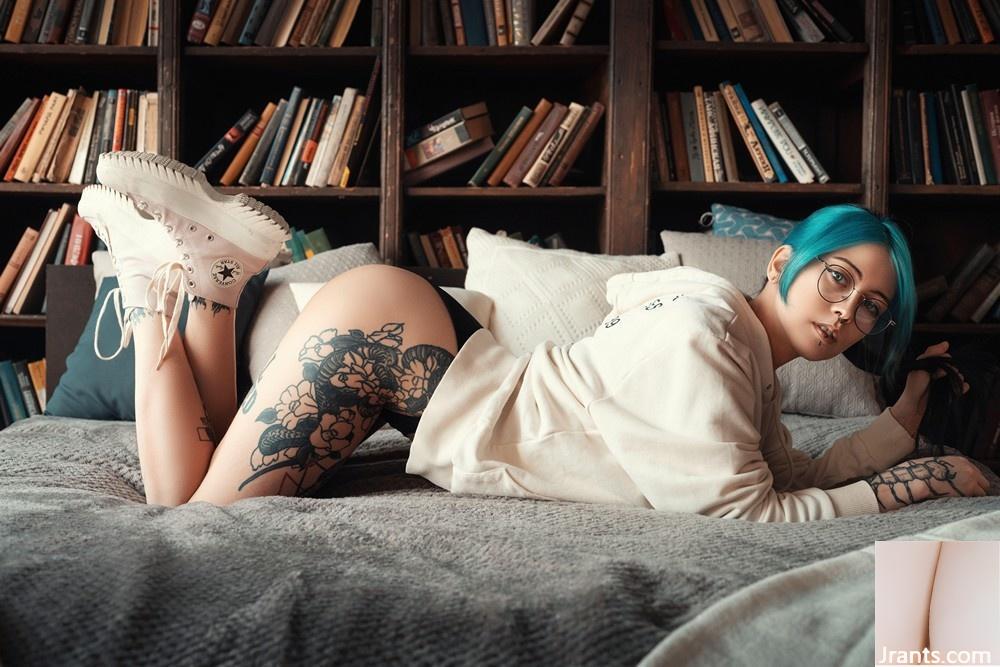 (Suicide Girls) 07 de agosto de 2023 – Frutella – Biblioteca da meia-noite (42P)