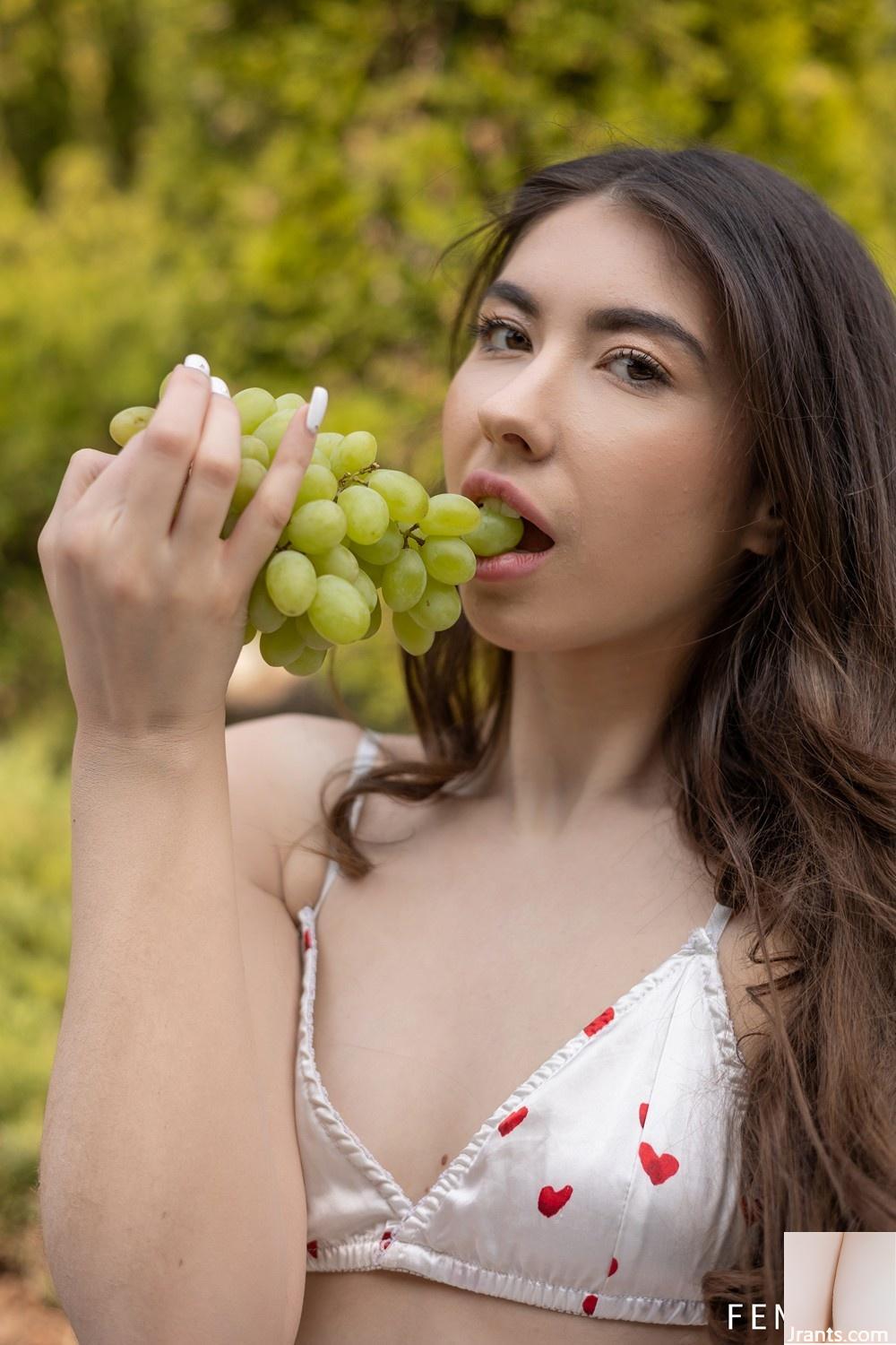 (Femjoy) 20. August 2023 – Anfisa – Picknick (120P)