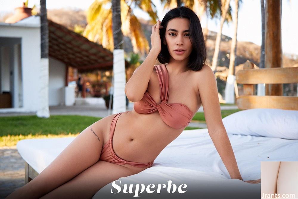 (Superbe Models) 21 আগস্ট, 2023 – ড্যানি ফার্নান্দেজ প্যাসিফিক ব্লু (54P)