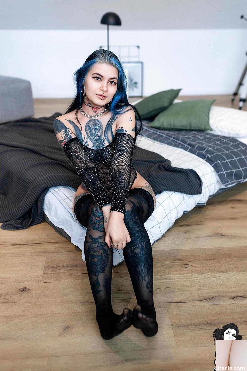 (Suicide Girls) 24 août 2023 – Jelya – Flighty Girl (54P)