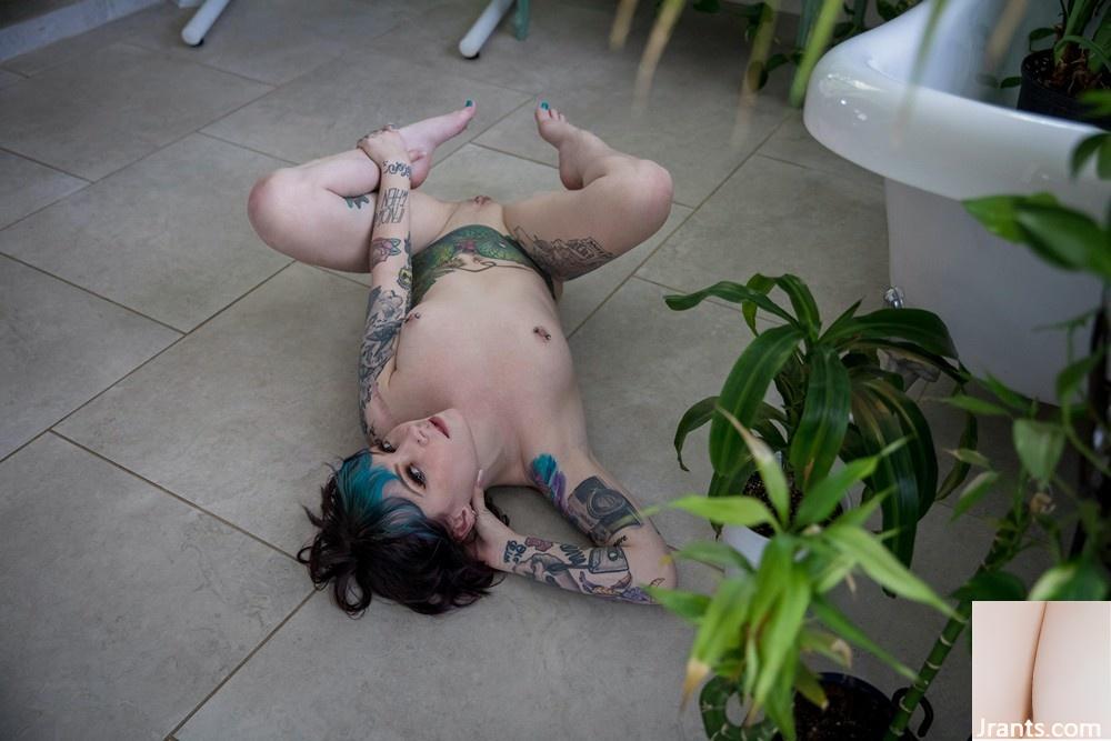 (Suicide Girls) 25 de agosto de 2023 – Kirbee – Angel Eyes (49P)