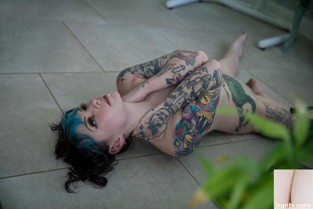 (Suicide Girls) 25 de agosto de 2023 – Kirbee – Angel Eyes (49P)